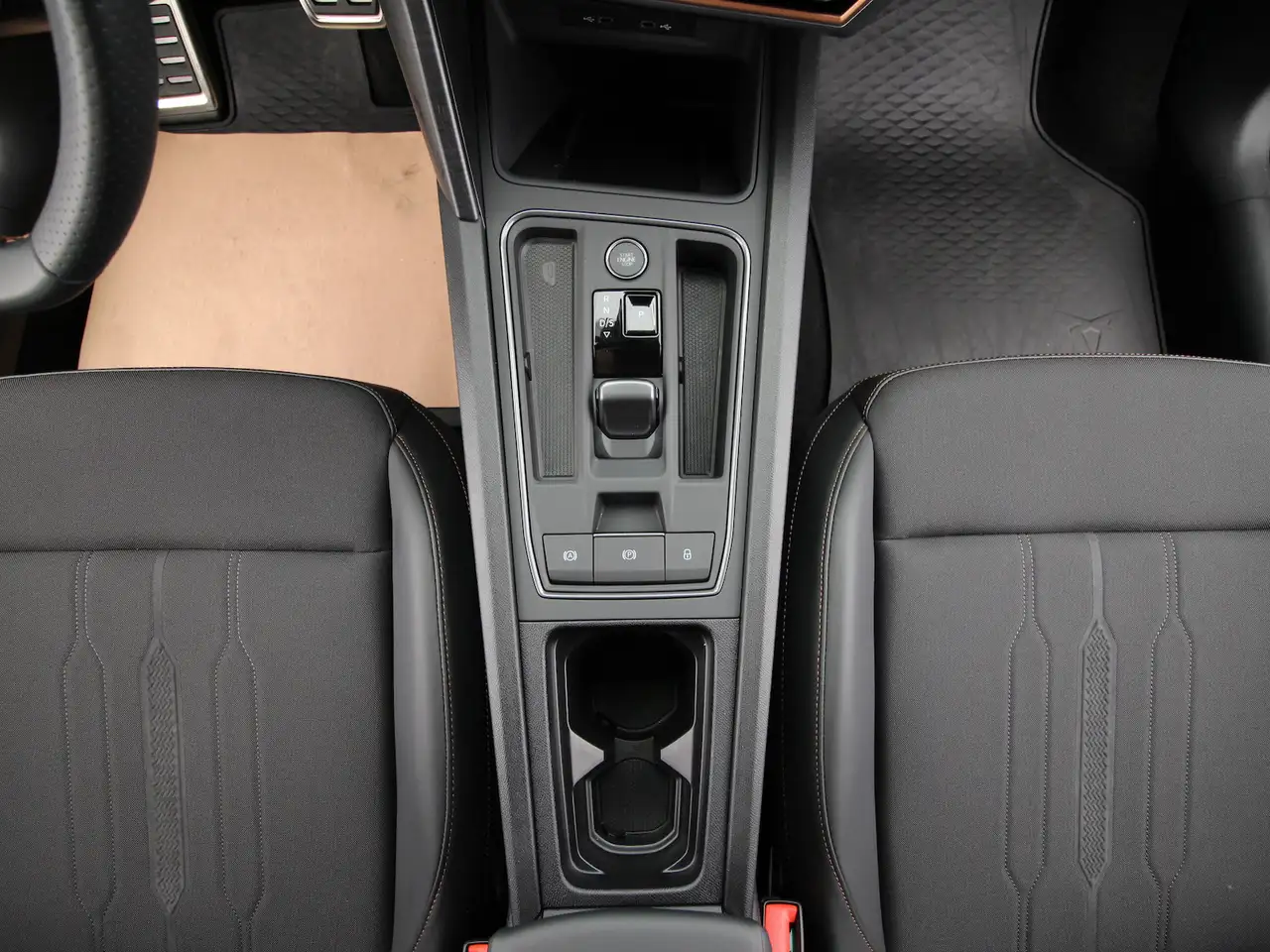 CUPRA Leon Sportstourer e-HYBRID 6-DSG NAVI+LED+KAMERA — Vehicle gallery 19