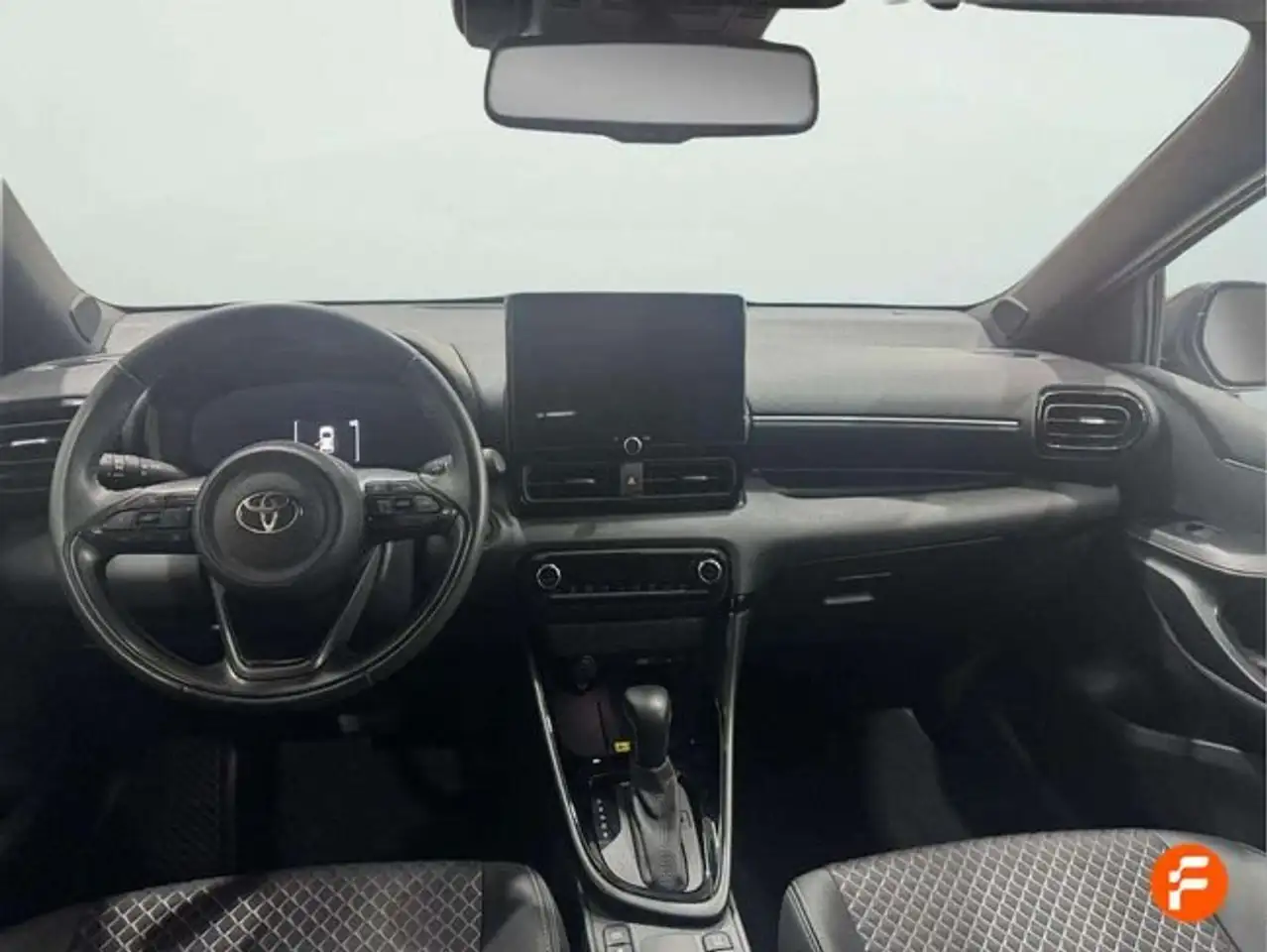 Toyota Yaris 120H 1.5 Style — معرض صور السيارة 12