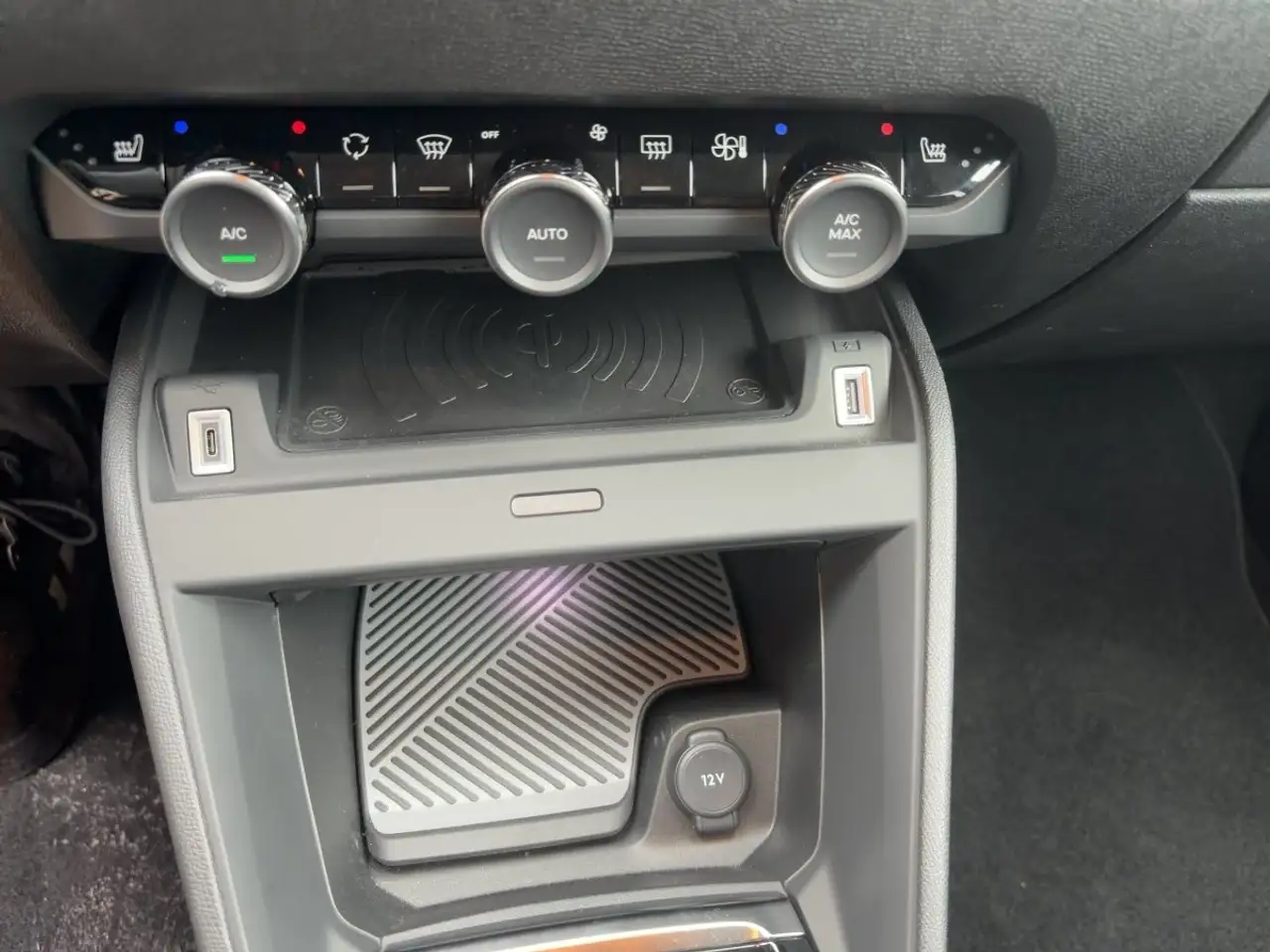 Citroen C4 AT8 Max HUD/FullLED/Navi/SHZ/LHZ/PDC/Kamera — Vehicle gallery 18