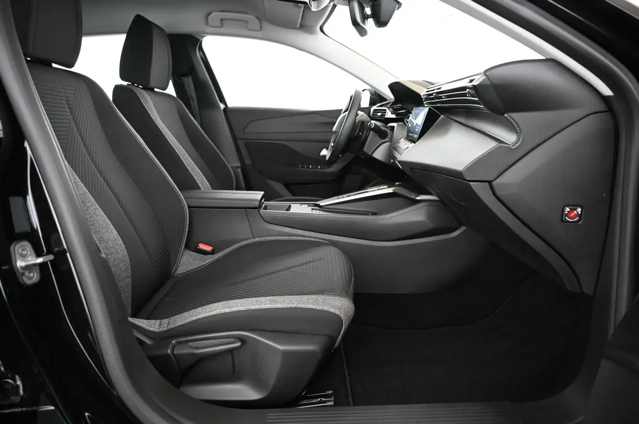 Peugeot 308 1.2 130 e-THP EAT8 Active-Pack LED/CAR-PLAY/ 16 — Galerie du véhicule 26