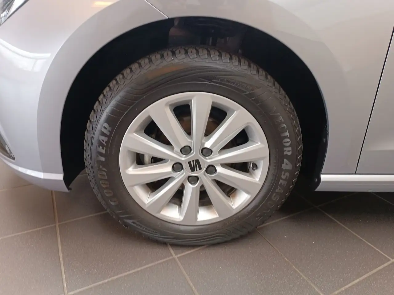 SEAT Ibiza 1.0 TSI Style *SHZ*Climatronic*PDC* — Vehicle gallery 8