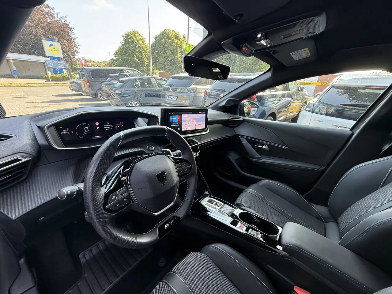 Peugeot 208 Hybrid 136 GT — Vehicle gallery 13