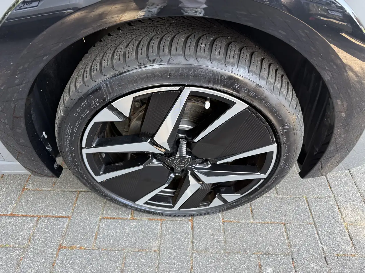 Peugeot 208 Hybrid 136 GT — Vehicle gallery 6