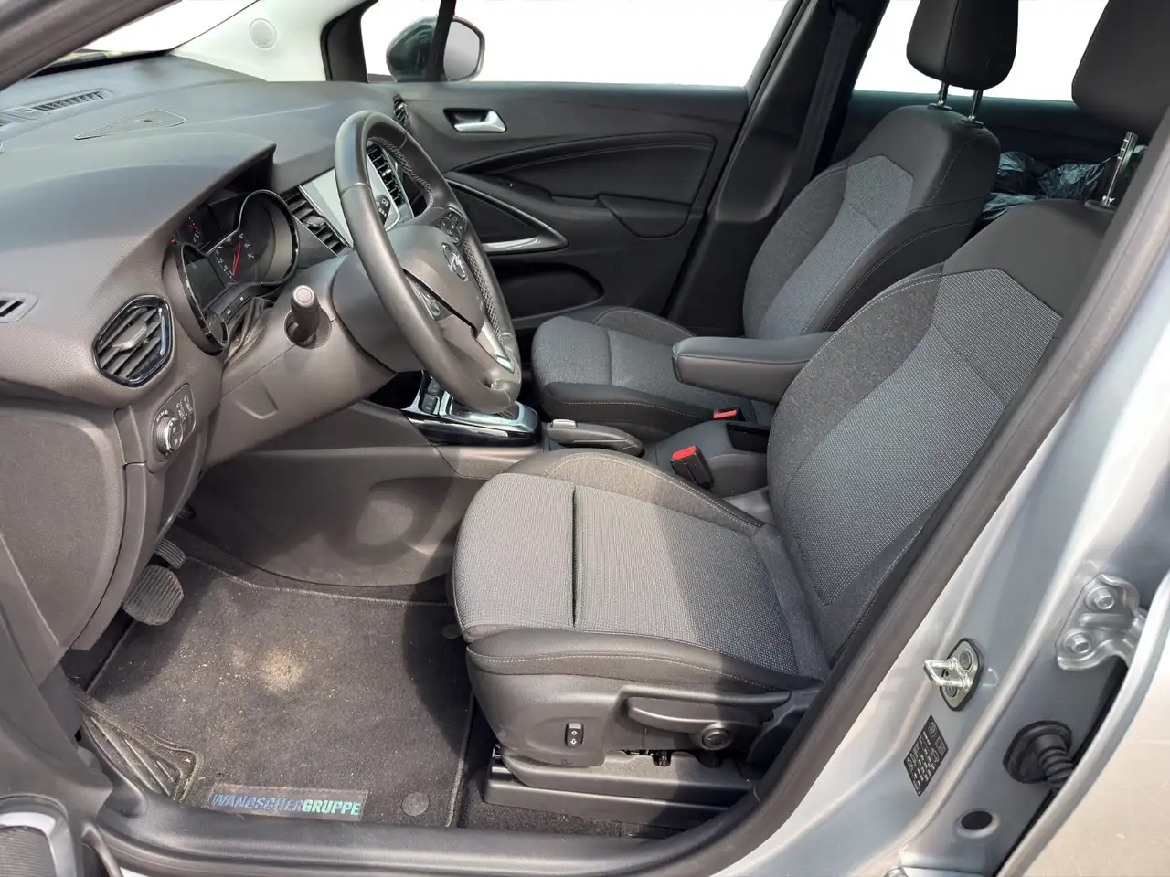 Opel Crossland Elegance 1,2 Turbo Navi+SHZ+LHZ+RFK+LED — Galería del vehículo 10