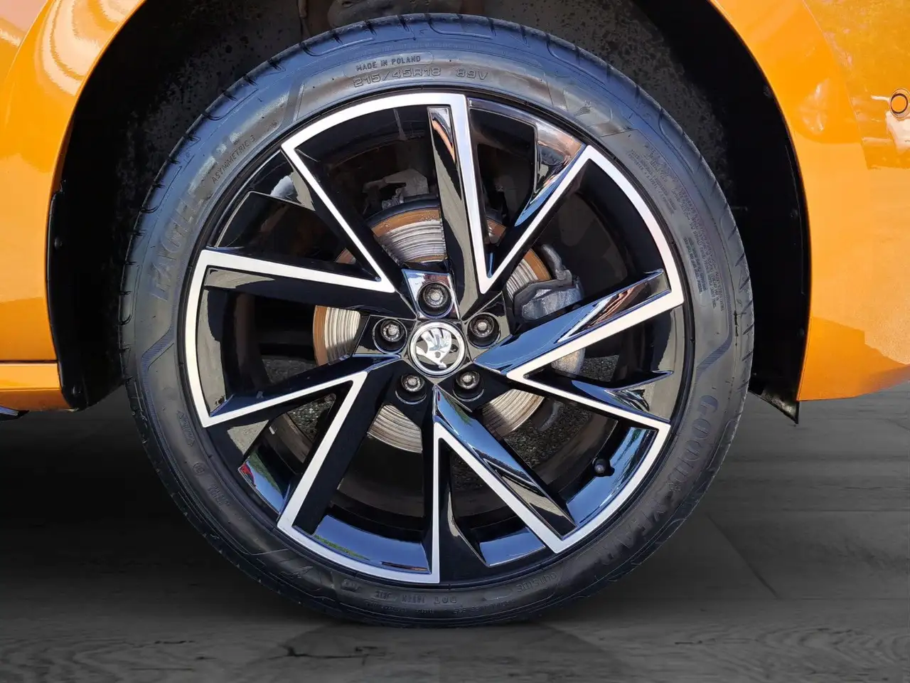 Skoda Kamiq Monte Carlo 1.5 TSI DSG Navi — Vehicle gallery 8