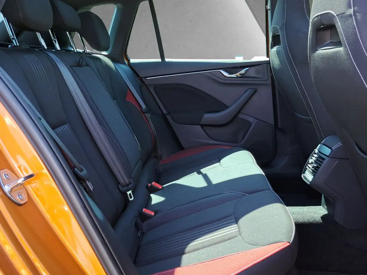 Skoda Kamiq Monte Carlo 1.5 TSI DSG Navi — Vehicle gallery 9