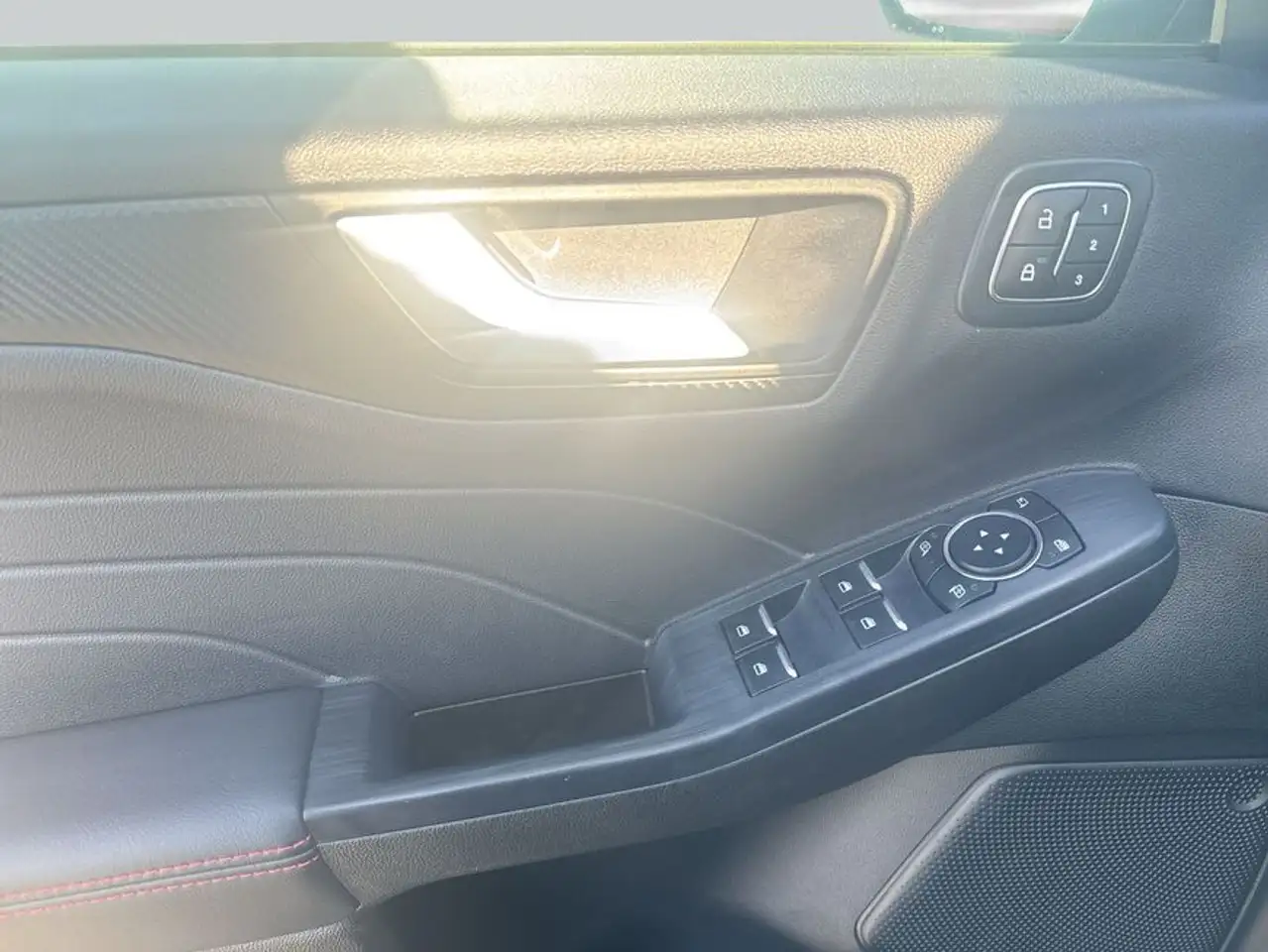 Ford Kuga 2.5 Duratec FHEV ST-LINE X — Galería del vehículo 20
