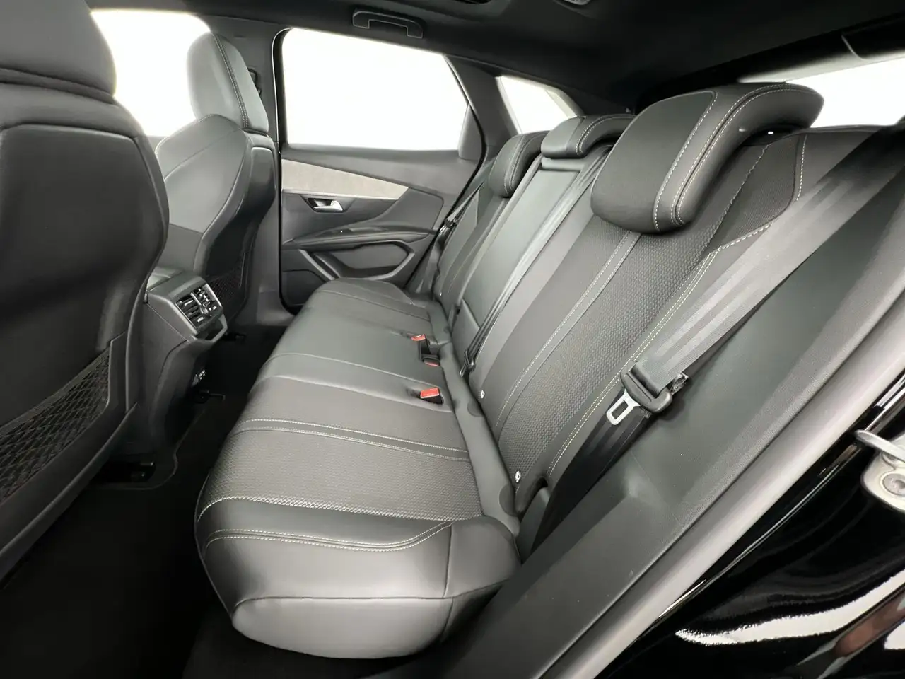 Peugeot 3008 Hybrid GT 1.2*NAVI*SHZ*RFK*uvm — Galería del vehículo 9