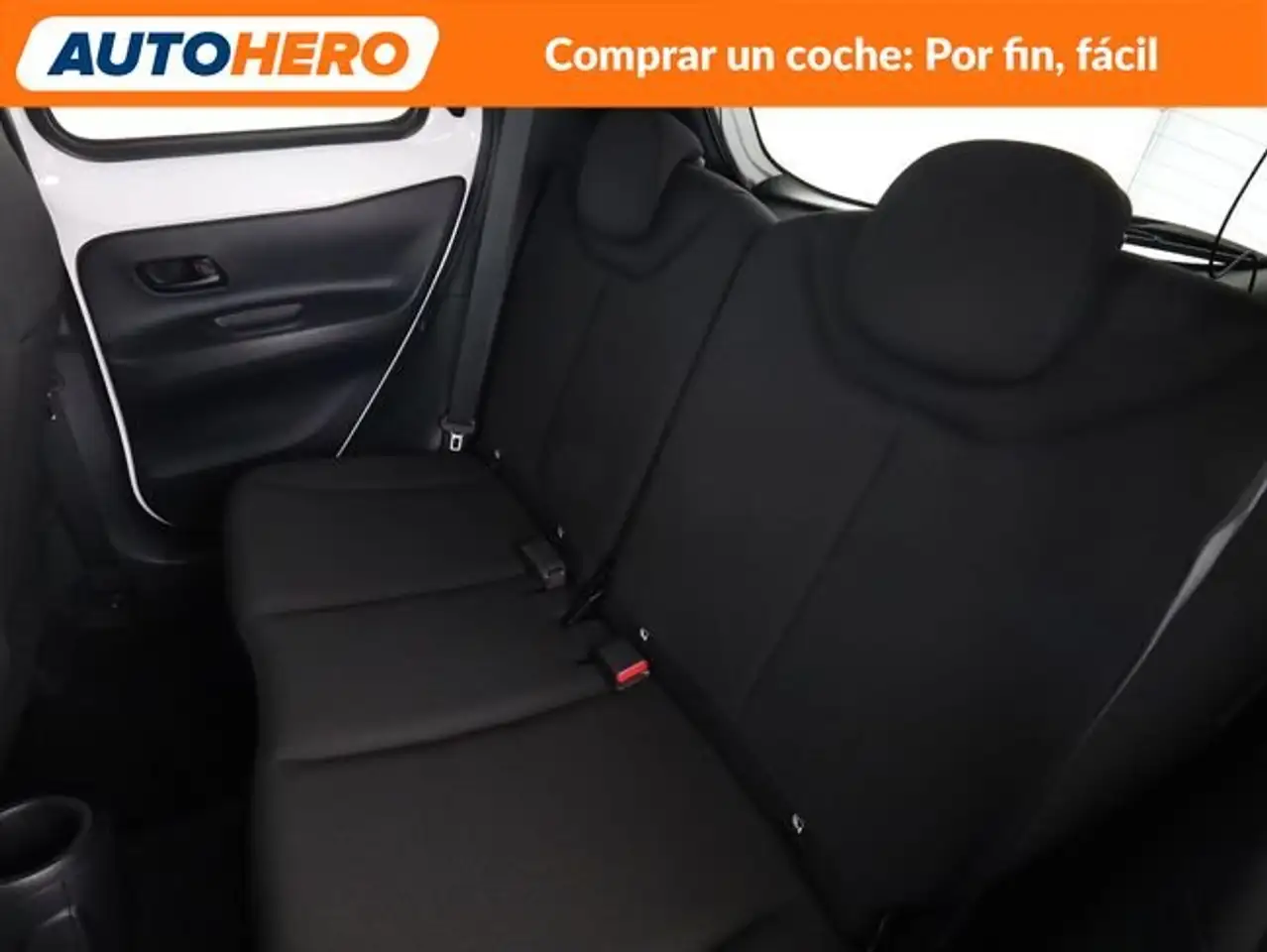 Toyota Platz 1.0 Play — معرض صور السيارة 15