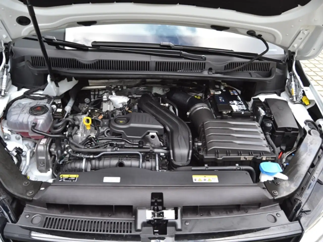 Volkswagen Touran 1.5 TSI DSG Highline BLACK-STYLE/7-SITZER/LED/NAV — معرض صور السيارة 15