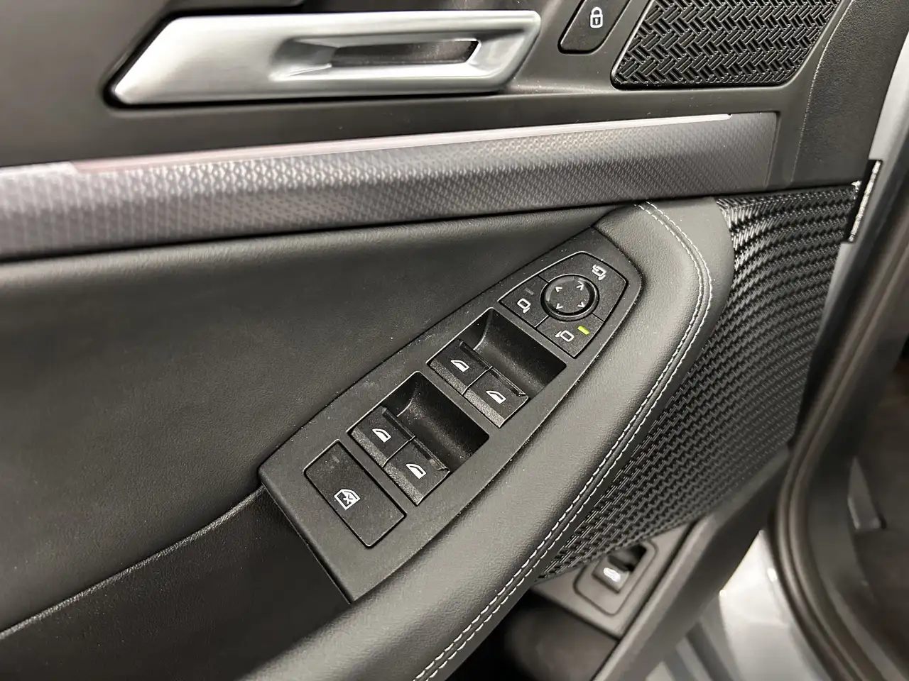 BMW 218 i Active Tourer M Sportpaket DAB LED Shz — Galería del vehículo 31