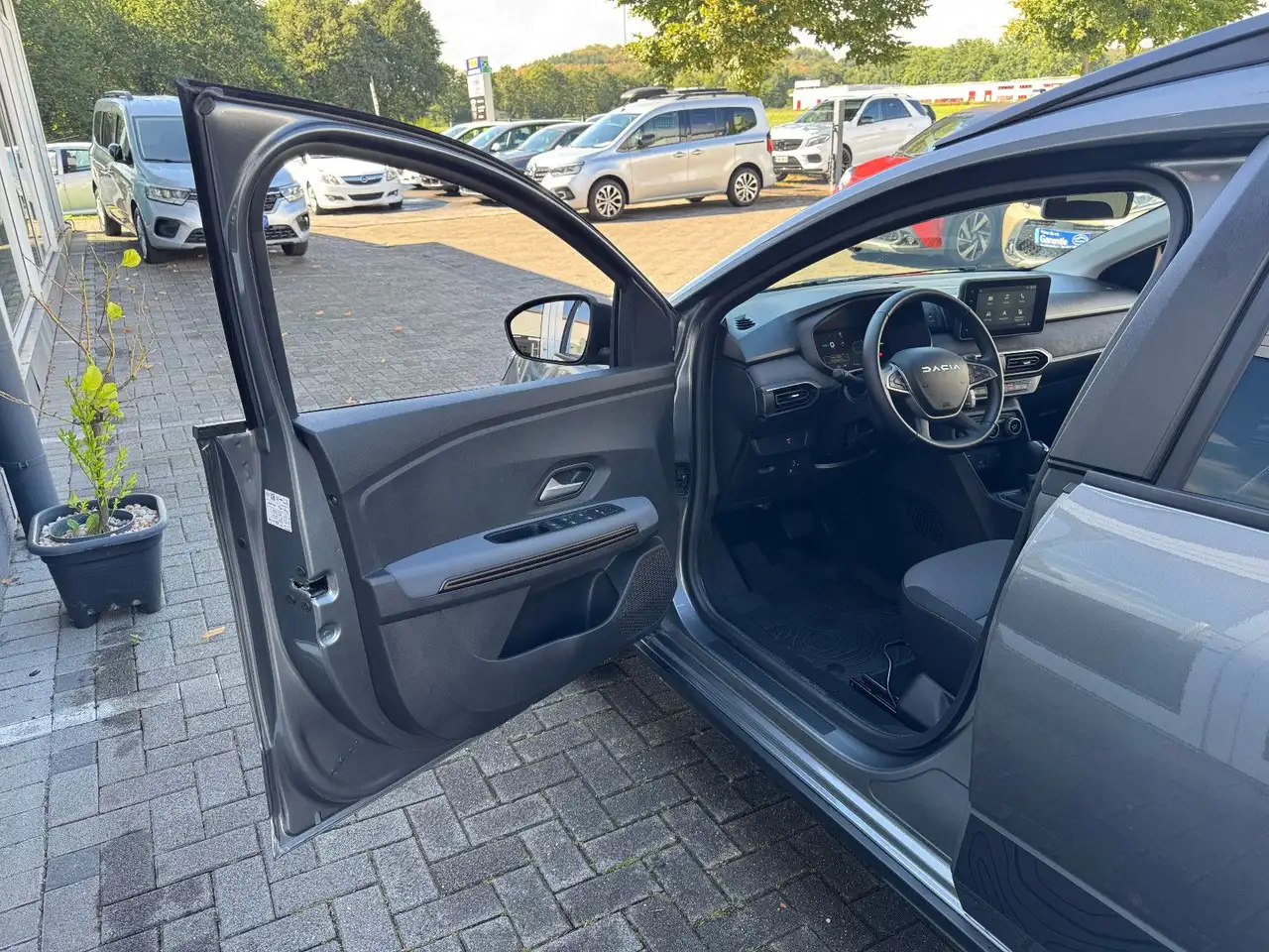 Dacia Jogger Extreme AUTOMATIK NAVI+CAM ALLWETTER — Galerie du véhicule 24