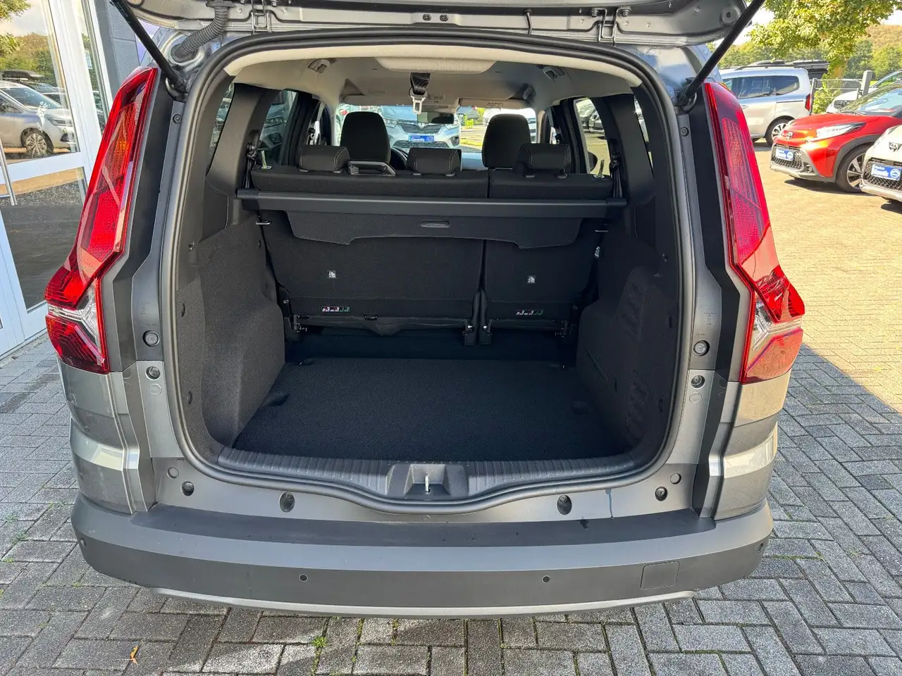 Dacia Jogger Extreme AUTOMATIK NAVI+CAM ALLWETTER — Galerie du véhicule 28