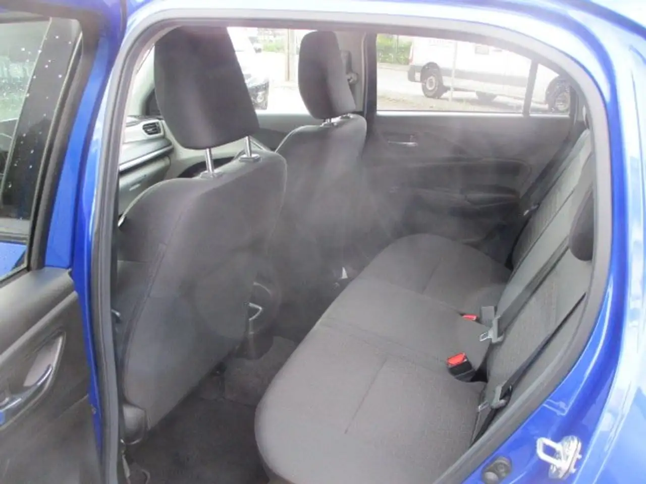 Suzuki Swift Swift 1.2 Dualjet Hybrid MT Comfort+ — Galería del vehículo 11