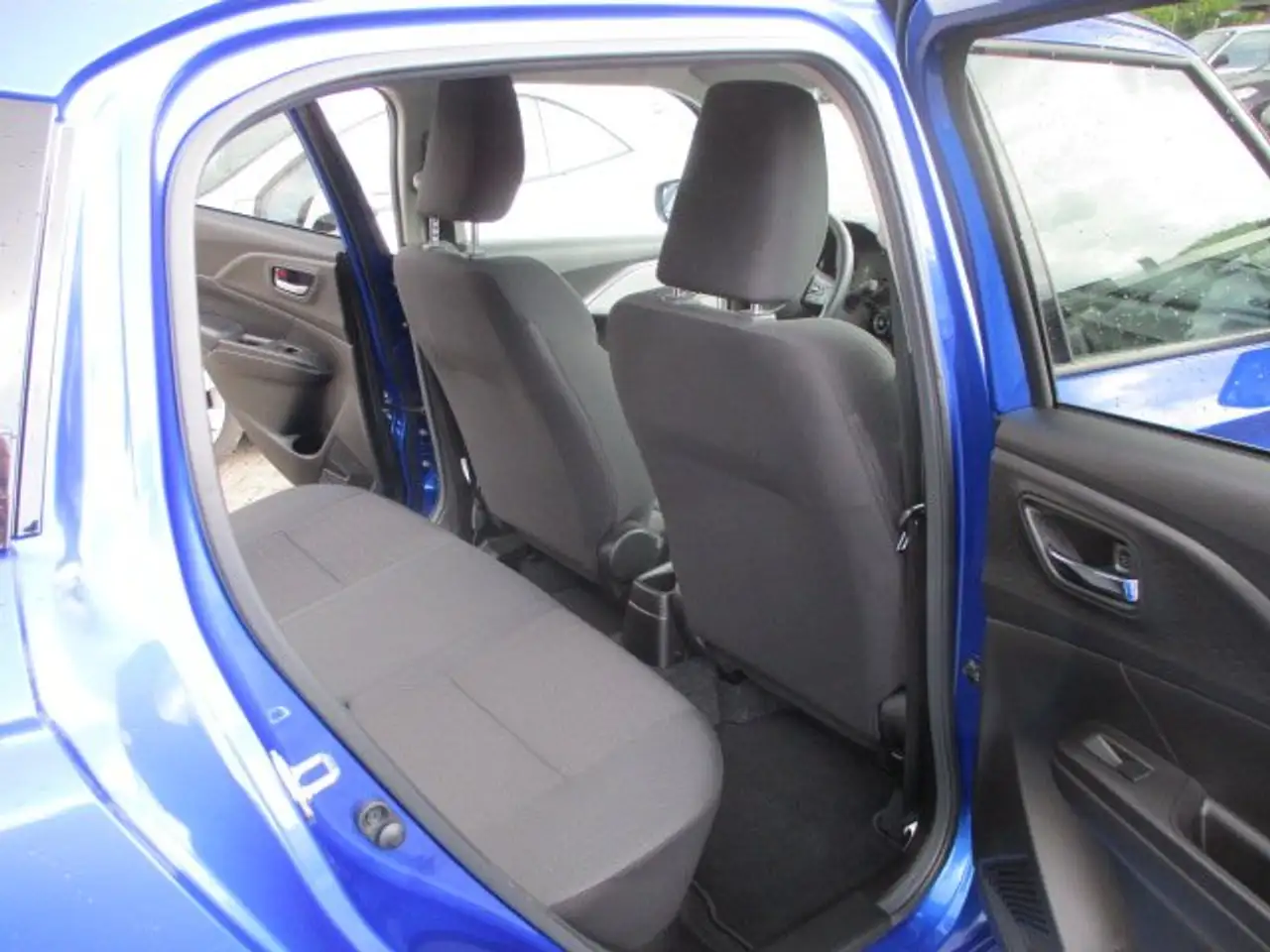 Suzuki Swift Swift 1.2 Dualjet Hybrid MT Comfort+ — Galería del vehículo 13