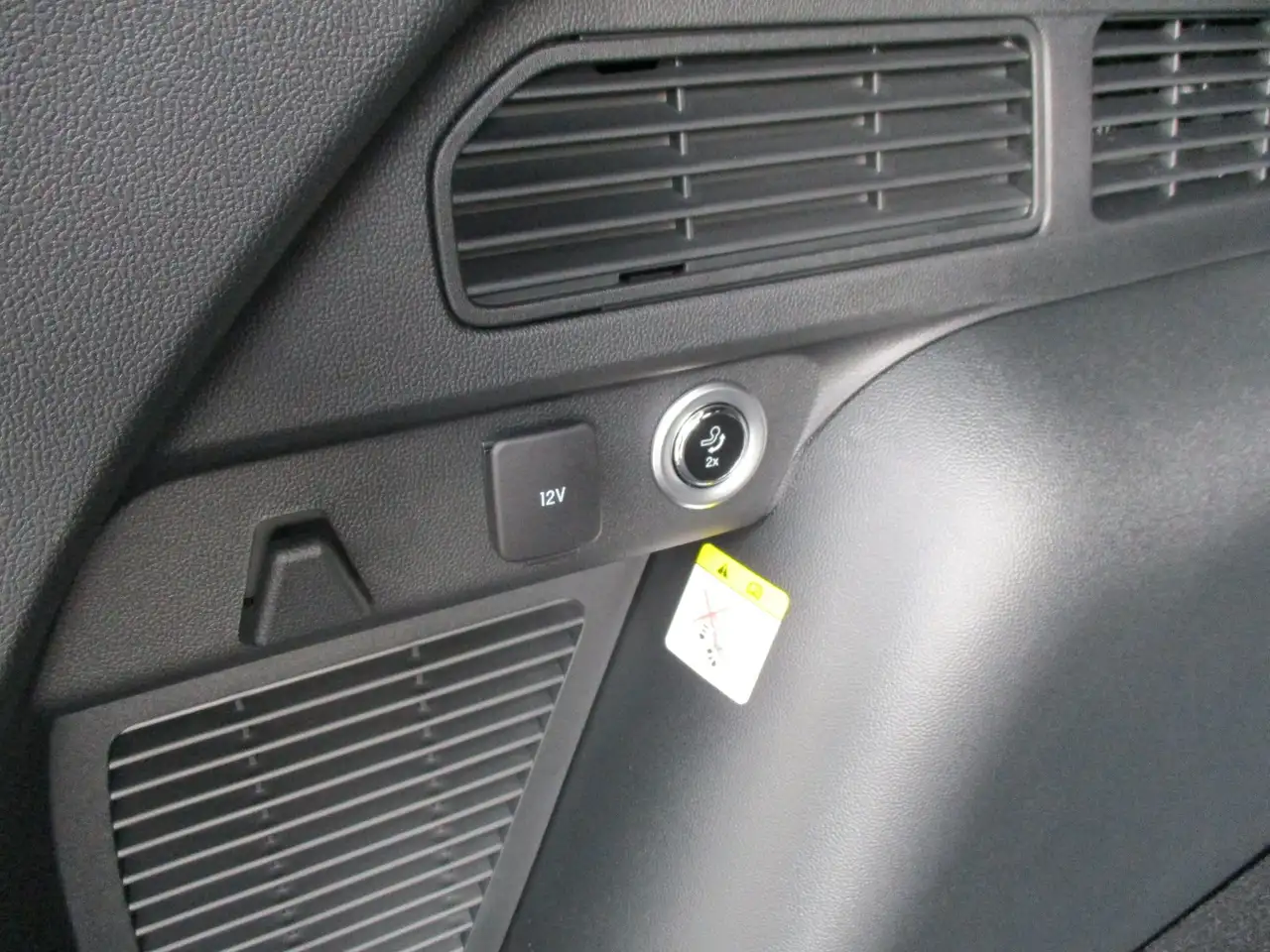 Ford Kuga 1.5 EcoBoost ST-LINE NAVI, KLIMAAUTOM., LED, AHK — معرض صور السيارة 10