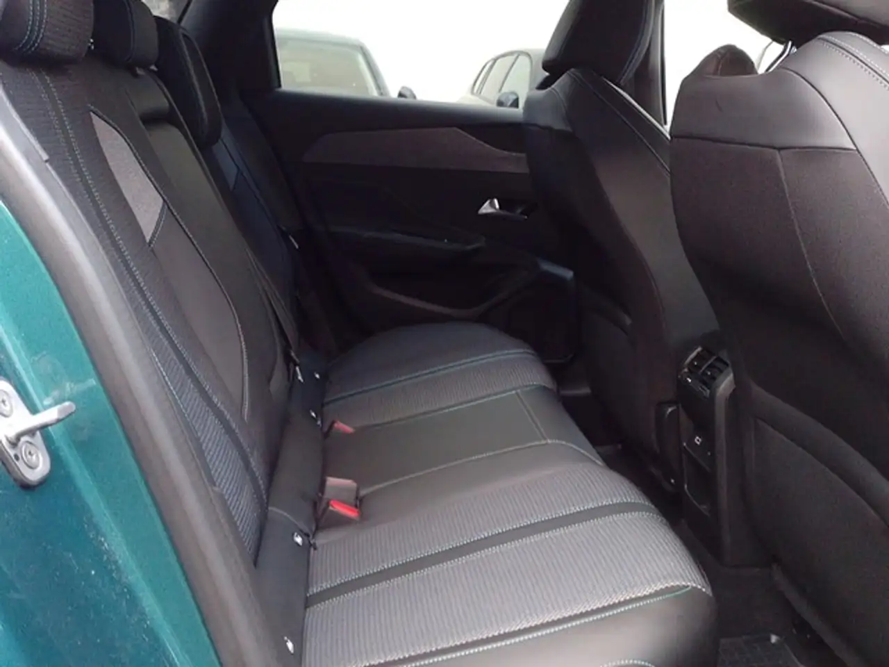 Peugeot 308 SW Allure Pack Navi Memory Sitze LED Keyless — Galerie du véhicule 15
