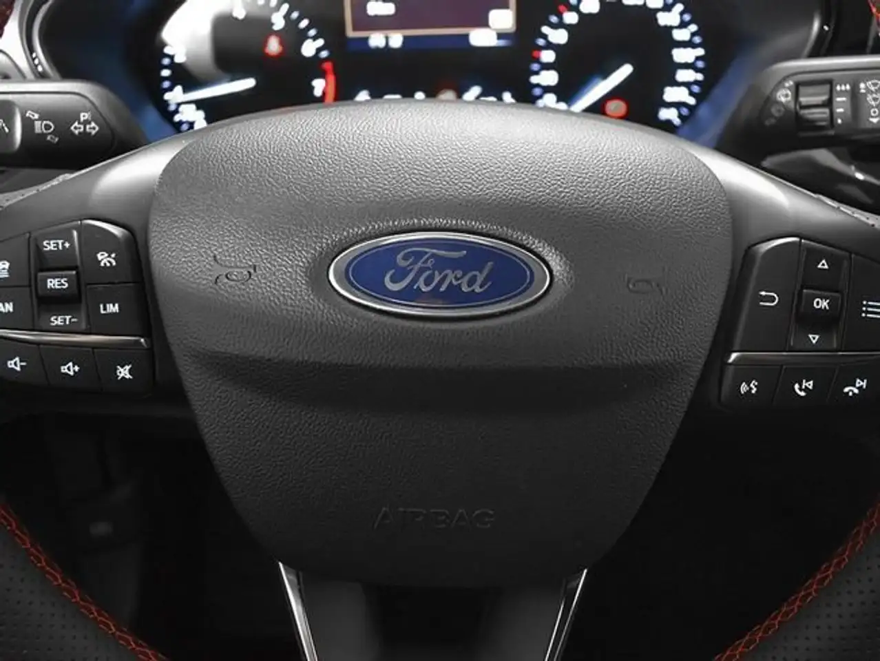 Ford Focus 1.0 Ecoboost 125CV MHEV ST Line — معرض صور السيارة 5
