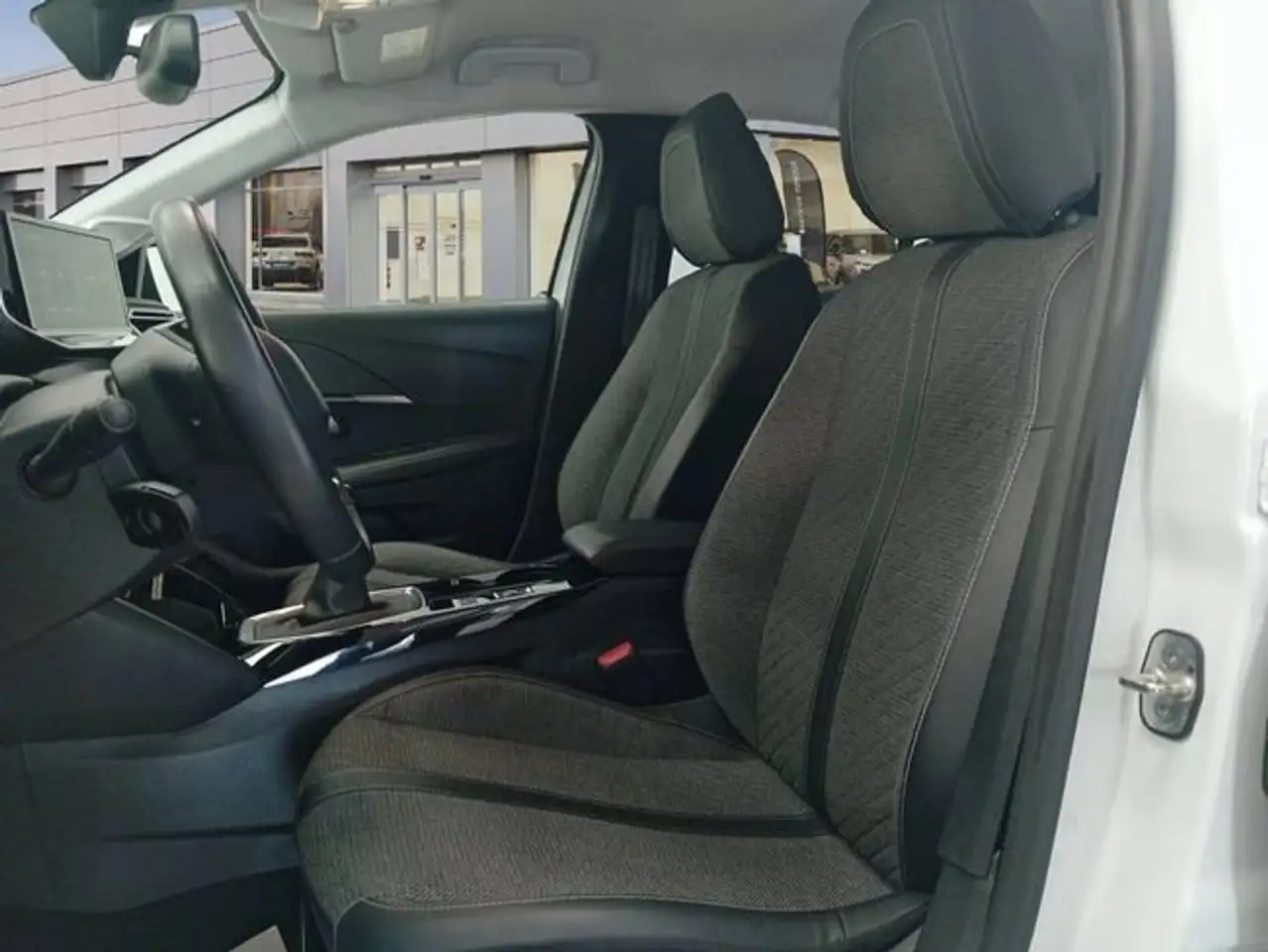 Peugeot 208 1.2 Puretech S&S Allure 100 — معرض صور السيارة 9