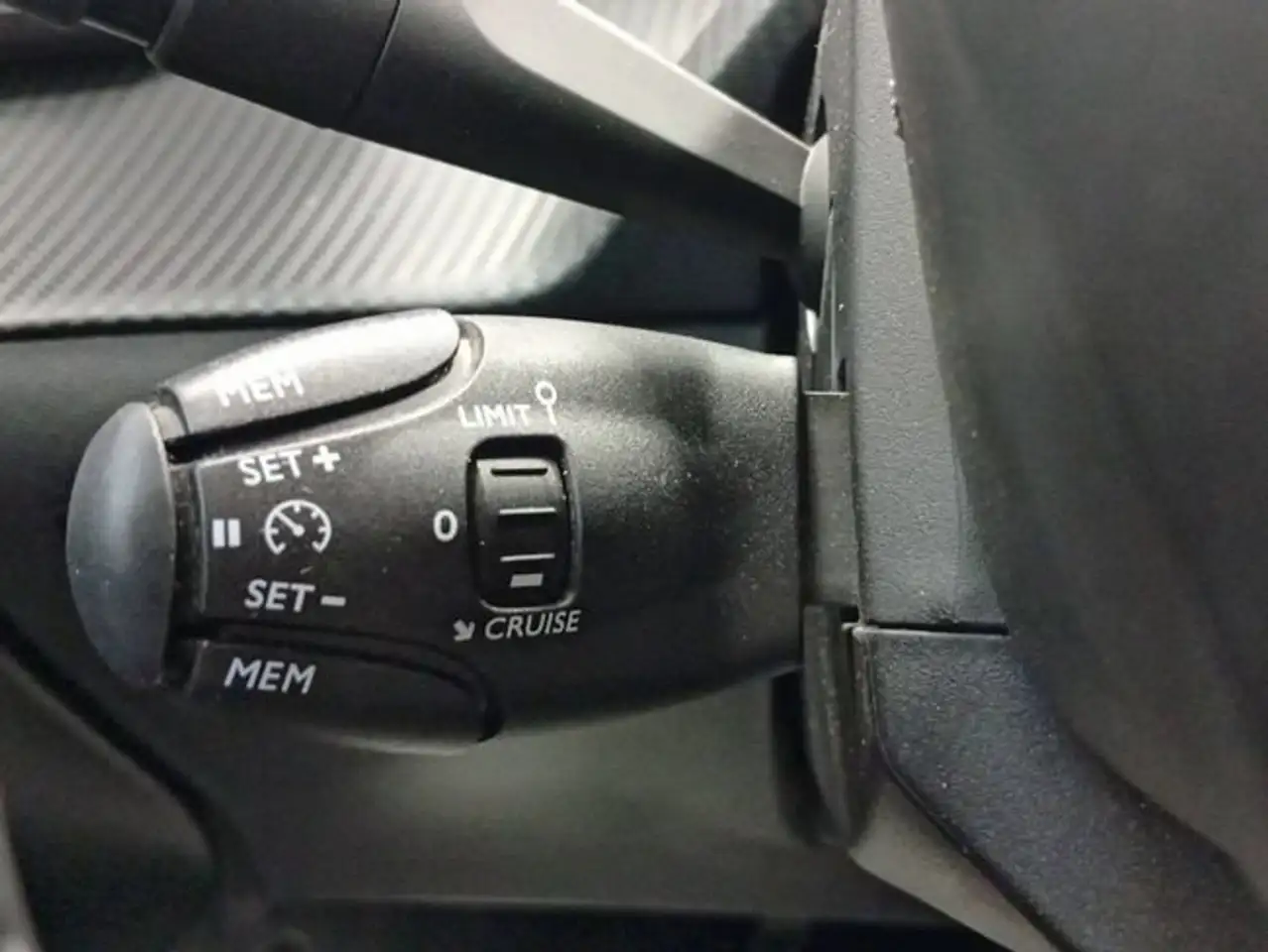 Peugeot 208 1.2 Puretech S&S Allure 100 — معرض صور السيارة 19
