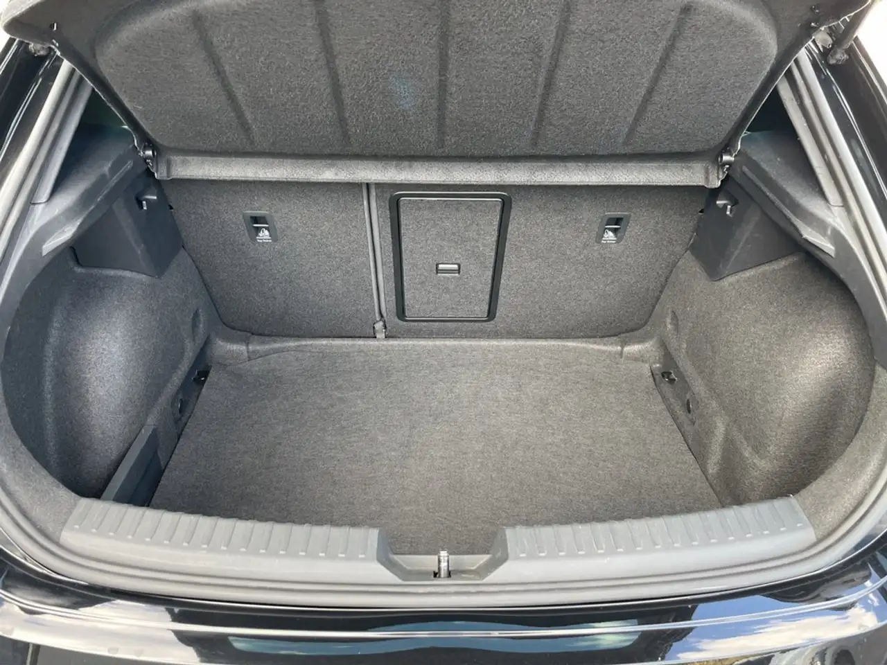 CUPRA Leon 1.5 eTSI DSG DCC PANO*MATRIX*VIRTUAL*CARPLAY*TE... — Vehicle gallery 11