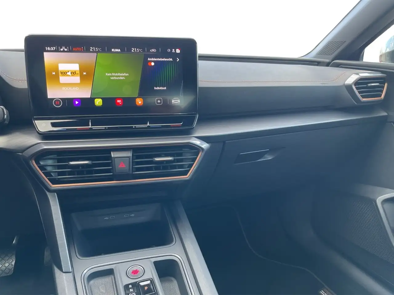 CUPRA Leon 1.5 eTSI DSG DCC PANO*MATRIX*VIRTUAL*CARPLAY*TE... — Vehicle gallery 19
