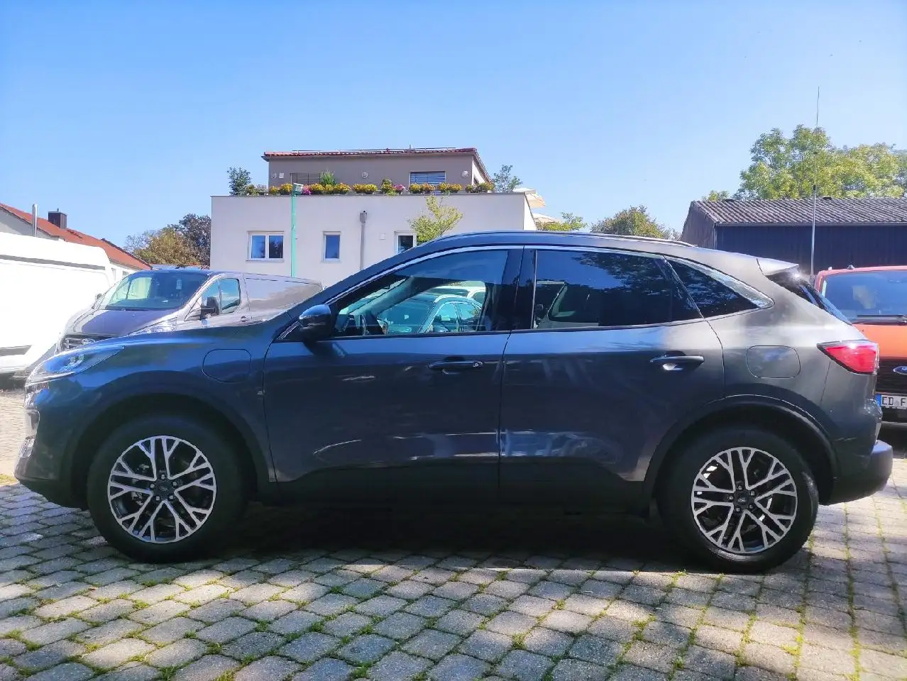 Ford Kuga Plug-In Hybrid Titanium X — Galerie du véhicule 2