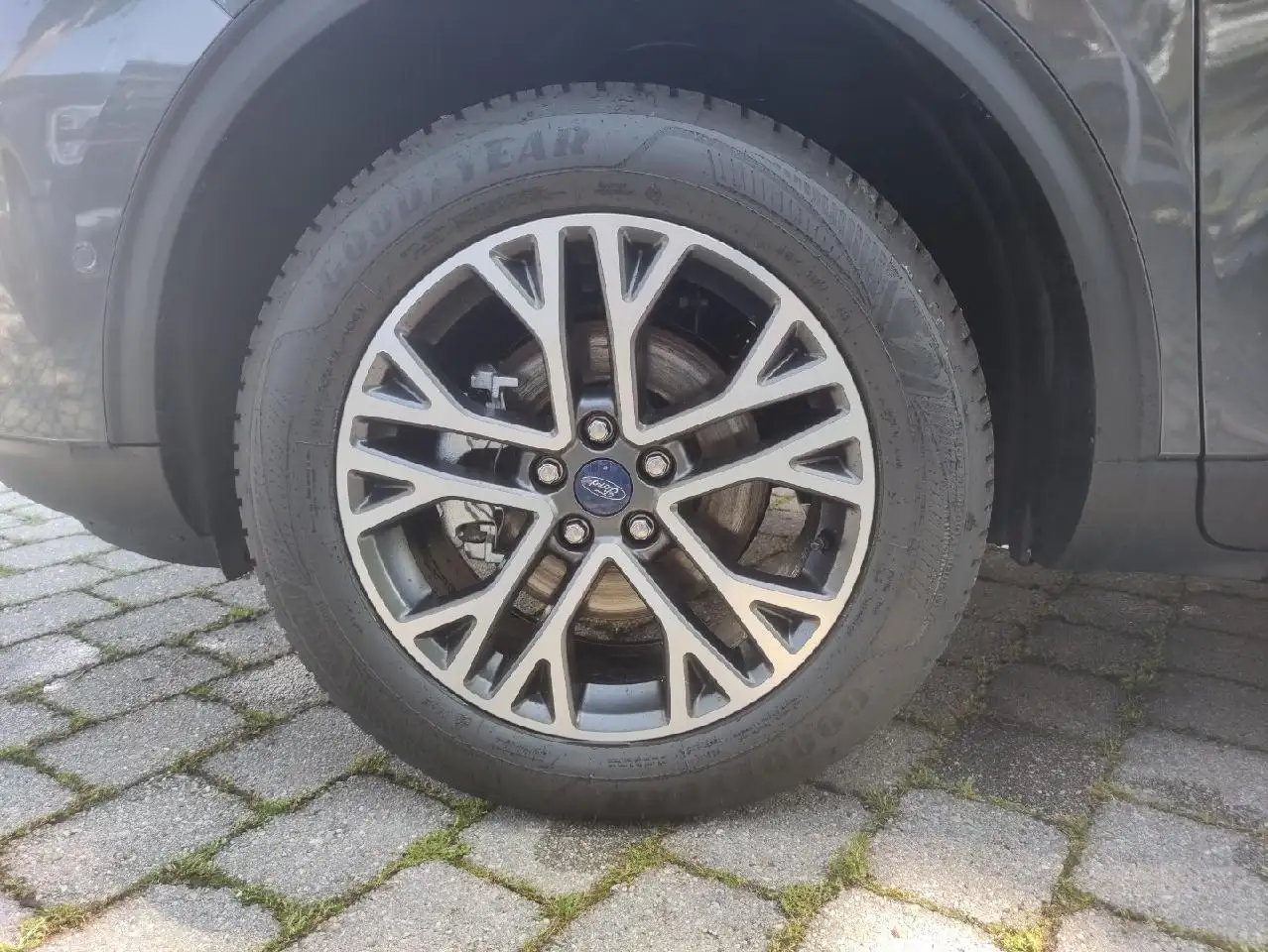 Ford Kuga Plug-In Hybrid Titanium X — Galerie du véhicule 6