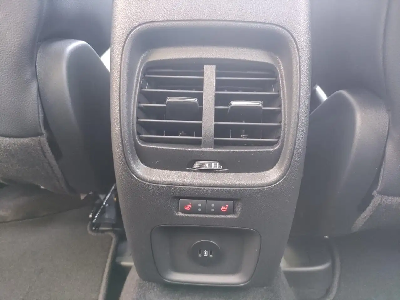 Ford Kuga Plug-In Hybrid Titanium X — Galerie du véhicule 5