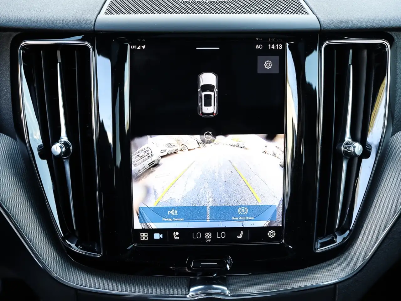 Volvo XC60 Plus Dark Recharge Plug-In Hybrid AWD T8 Twin Engi — Galería del vehículo 9