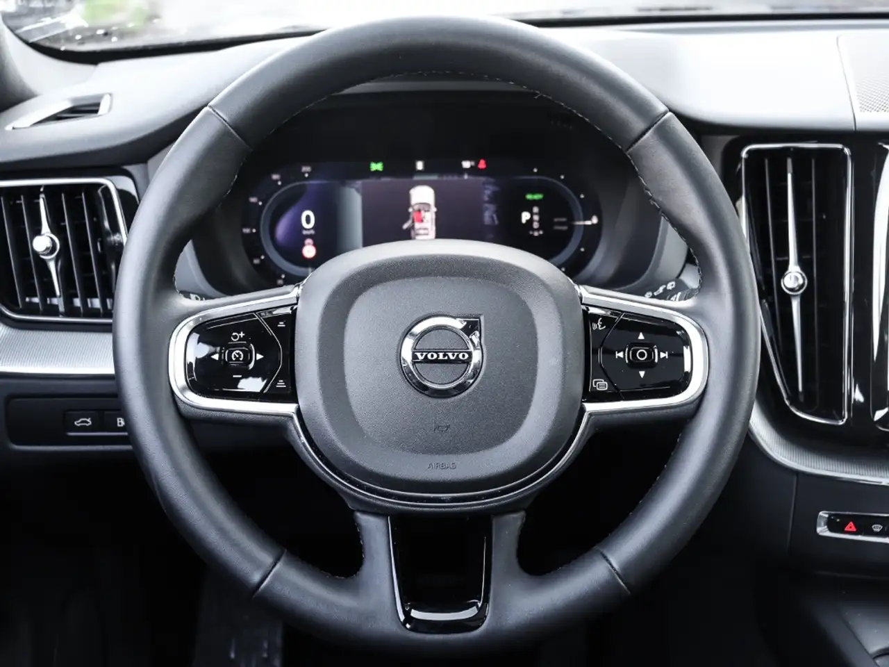 Volvo XC60 Plus Dark Recharge Plug-In Hybrid AWD T8 Twin Engi — Galería del vehículo 6