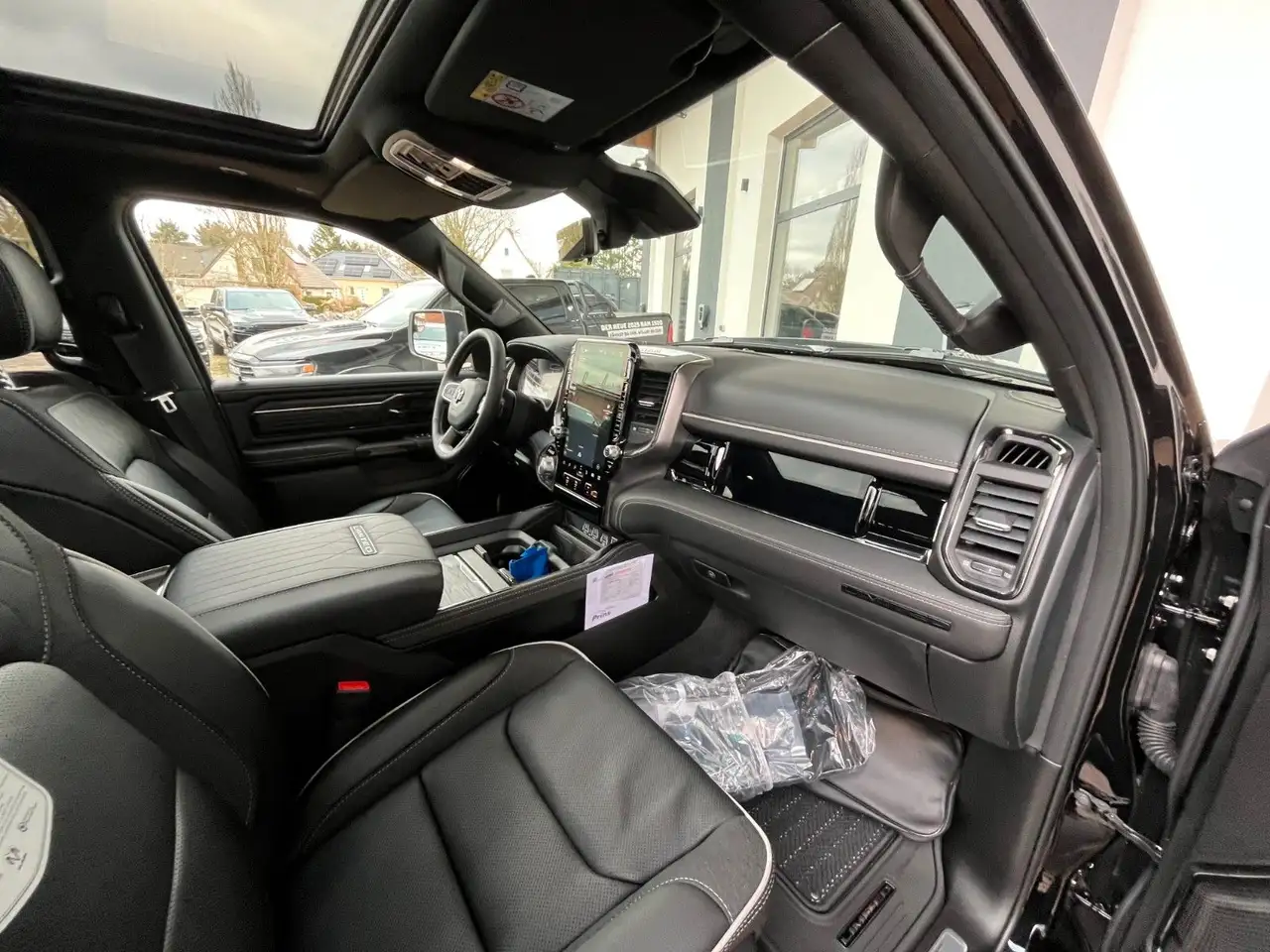 Dodge RAM 5 JAHRE GARANTIE Limited Night MY25 H/O LPG — معرض صور السيارة 14