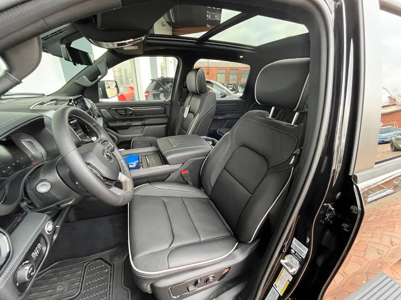 Dodge RAM 5 JAHRE GARANTIE Limited Night MY25 H/O LPG — معرض صور السيارة 8