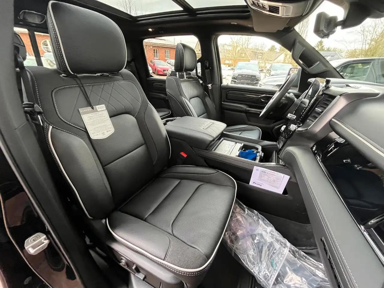 Dodge RAM 5 JAHRE GARANTIE Limited Night MY25 H/O LPG — معرض صور السيارة 15