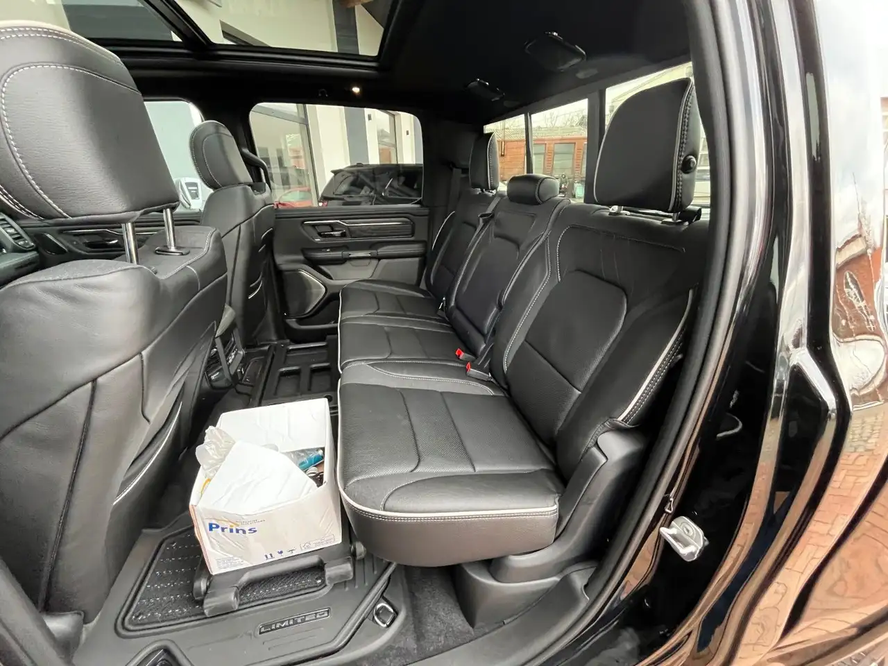 Dodge RAM 5 JAHRE GARANTIE Limited Night MY25 H/O LPG — معرض صور السيارة 13