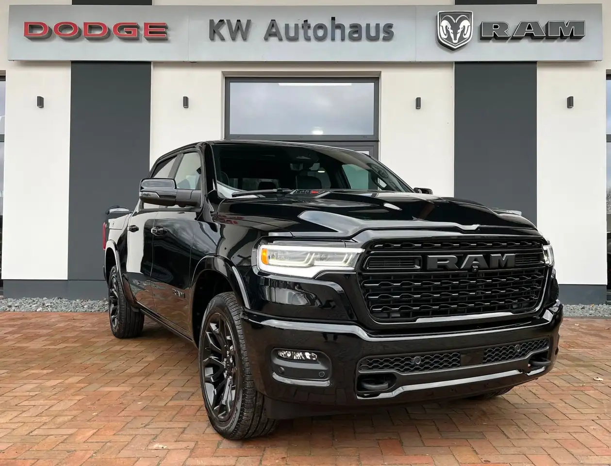 Dodge RAM 5 JAHRE GARANTIE Limited Night MY25 H/O LPG — معرض صور السيارة 2