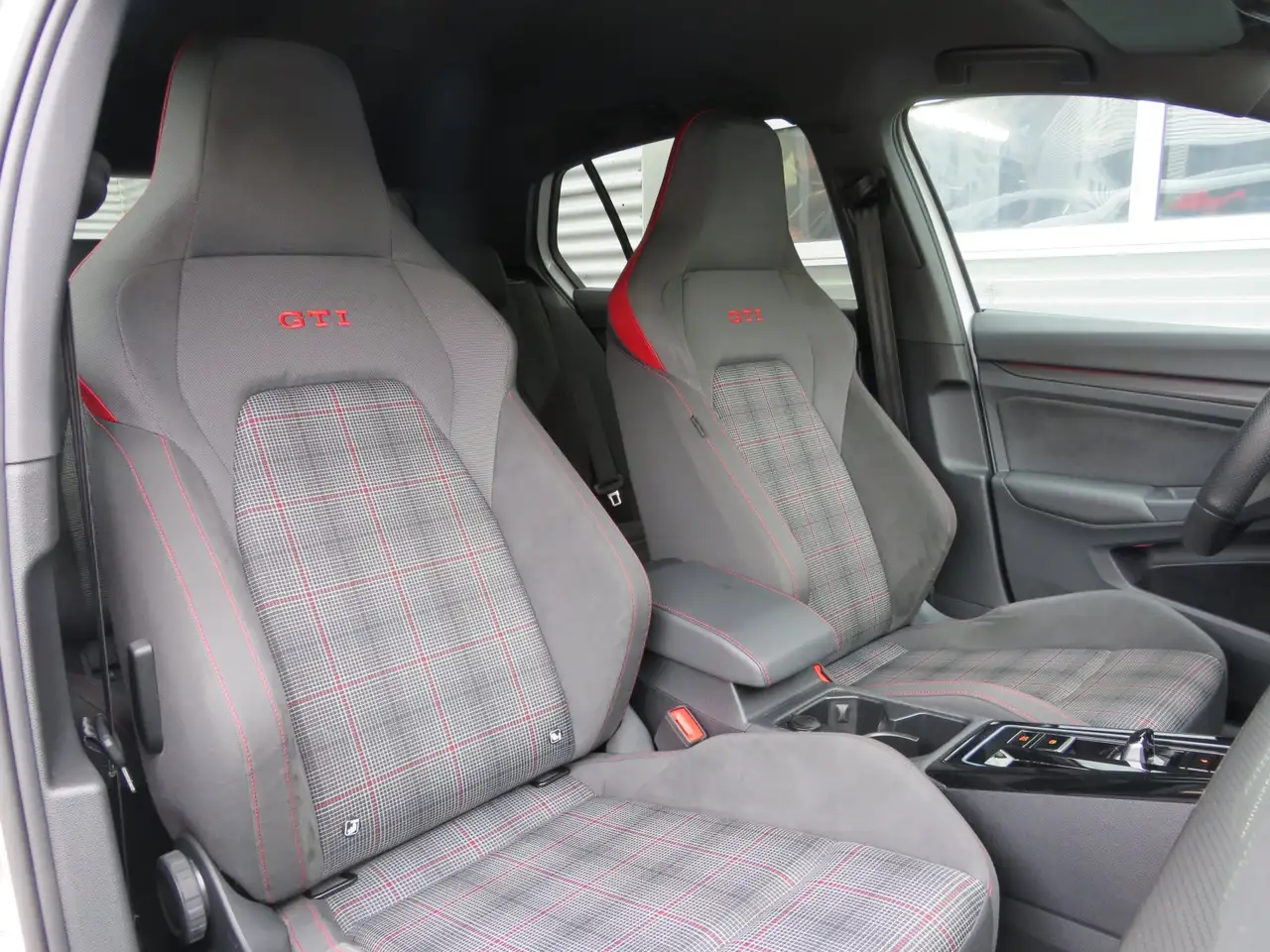 Volkswagen Golf VIII GTI 2.0 TSI DSG Navi/Kamera/Head-up/IQ.LIGHT — Vehicle gallery 3