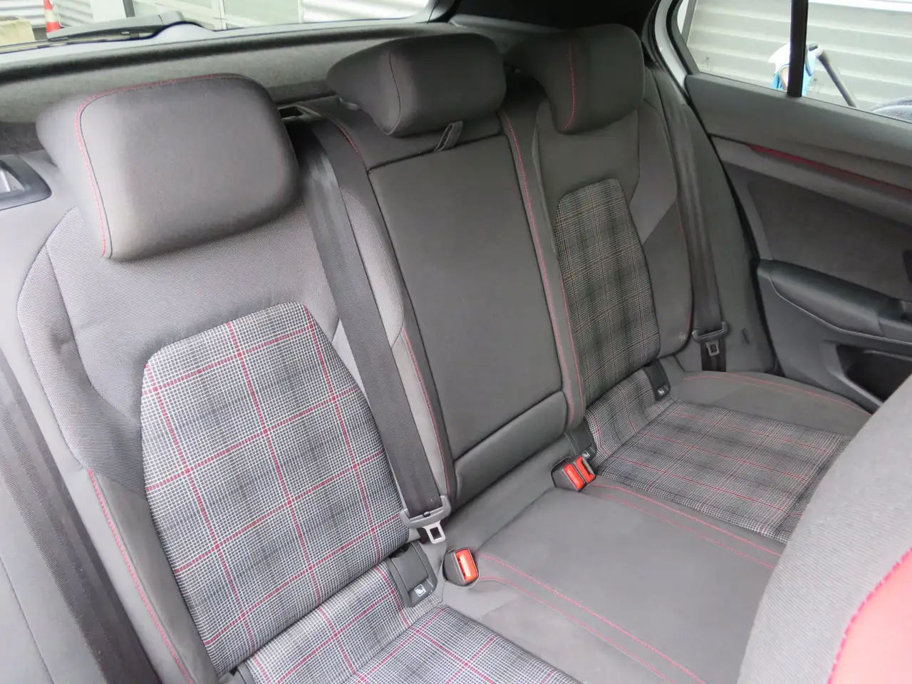 Volkswagen Golf VIII GTI 2.0 TSI DSG Navi/Kamera/Head-up/IQ.LIGHT — Vehicle gallery 10