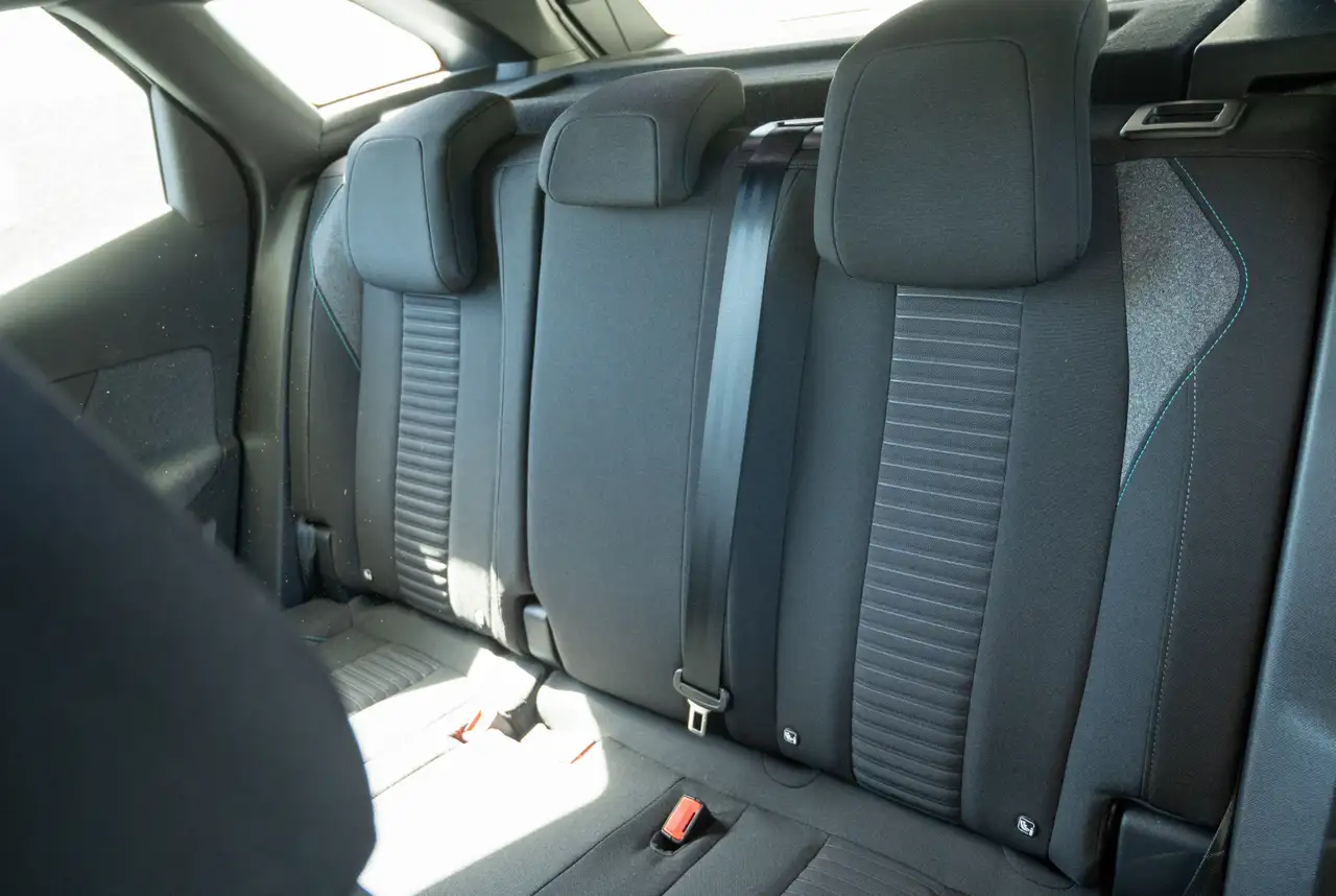Peugeot 3008 Active Pack 1.2 Hybrid 136 e-DSC6 *GW-TOP-DEAL* — Vehicle gallery 5