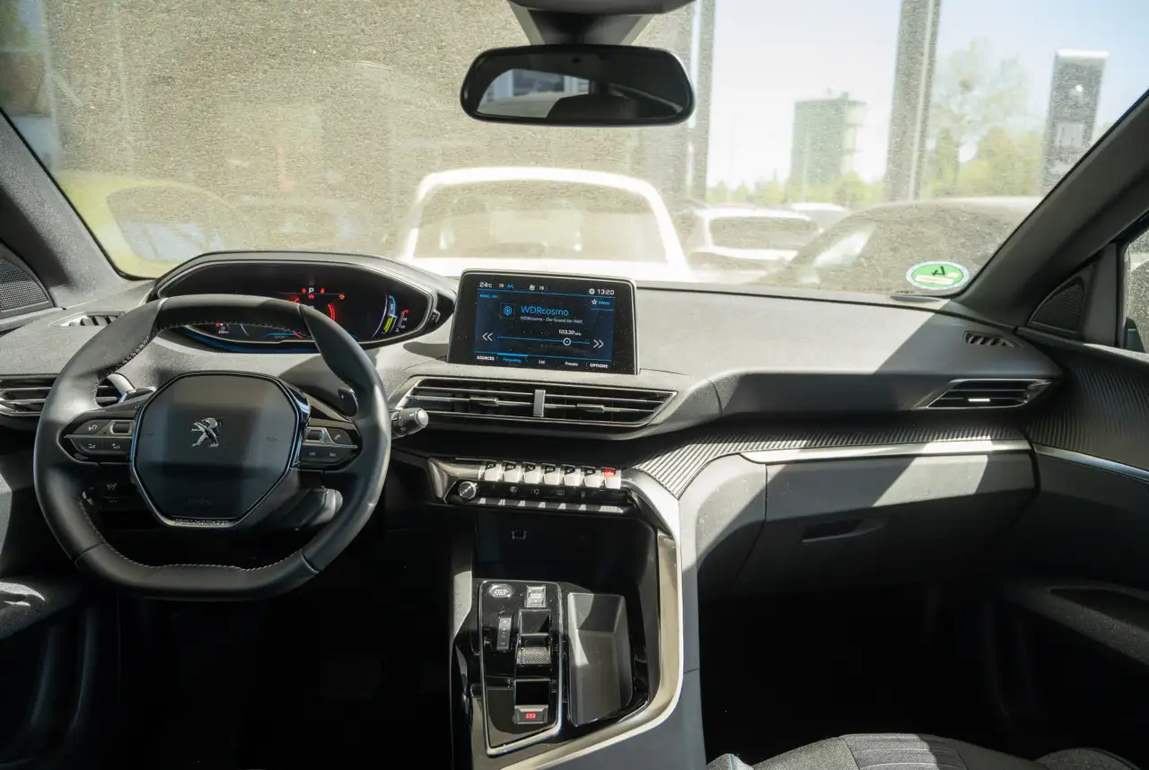 Peugeot 3008 Active Pack 1.2 Hybrid 136 e-DSC6 *GW-TOP-DEAL* — Vehicle gallery 3