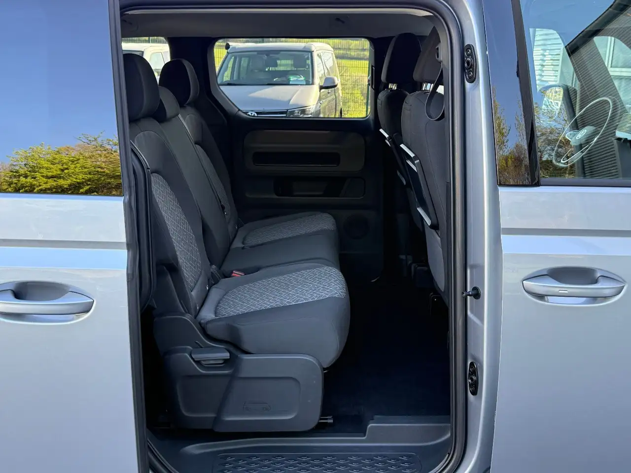 Volkswagen ID. Buzz 150kW Pro ACC AHK Navi LED Kamera SHZ — معرض صور السيارة 27