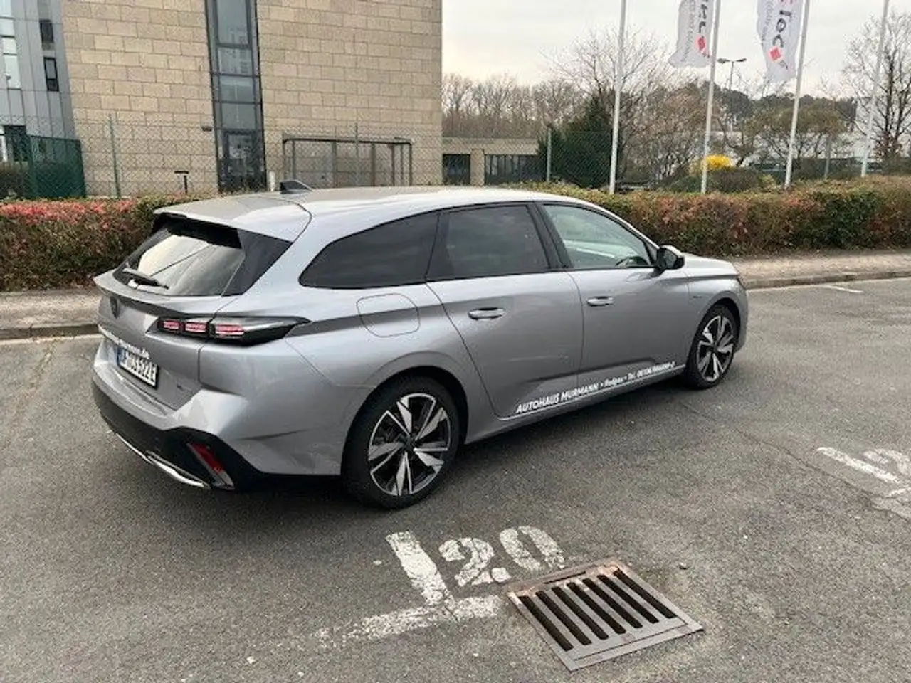 Peugeot 308 SW Hybrid 180 Allure Pack — Galería del vehículo 6