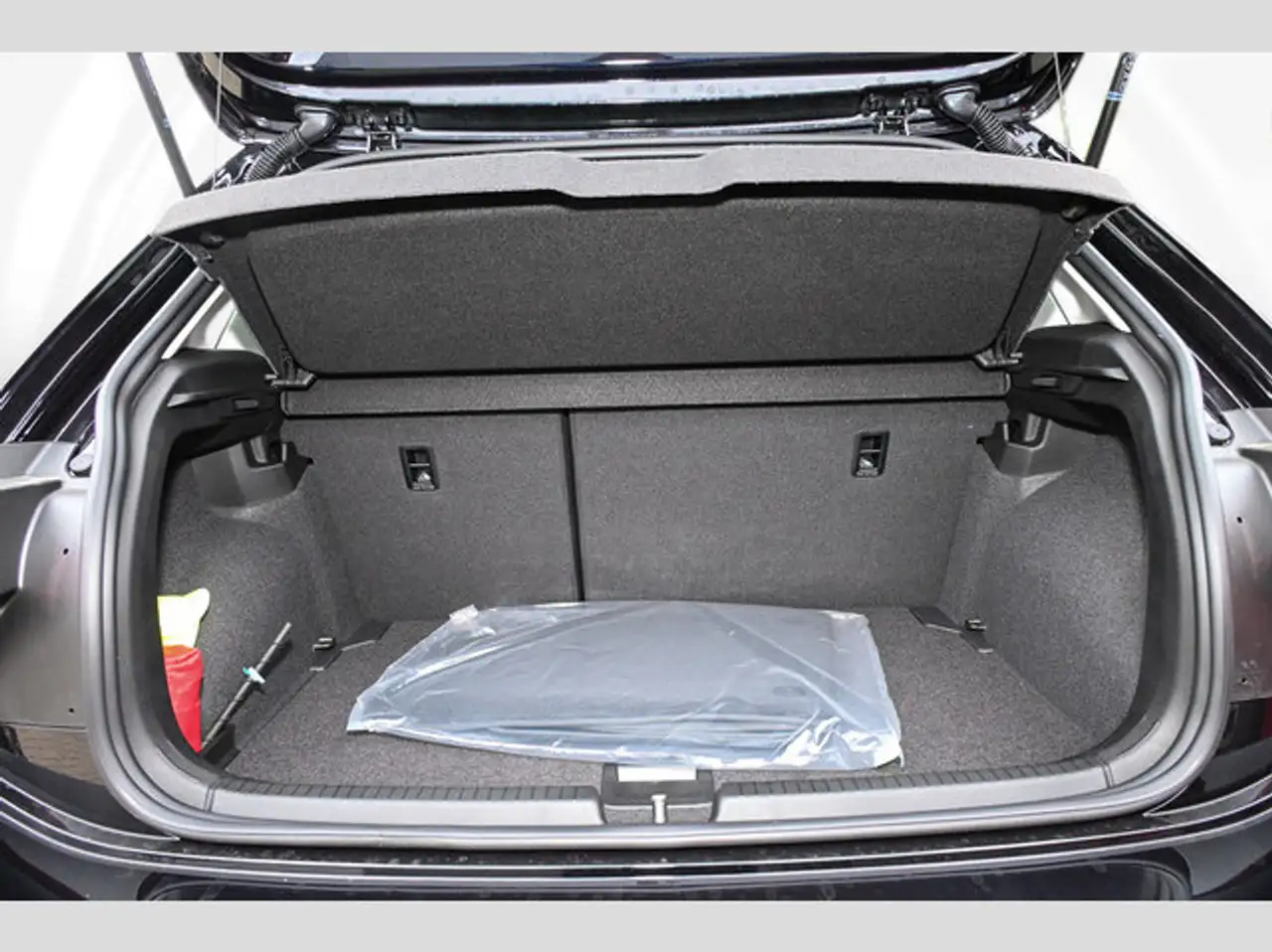 Volkswagen Polo 1.0 TSI DSG Style — معرض صور السيارة 9