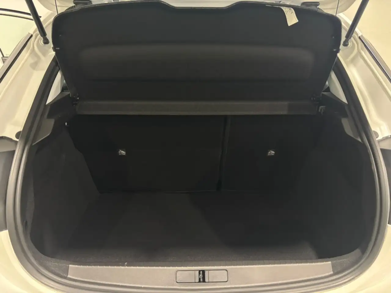 Opel Corsa Corsa-e Edition 136 — Vehicle gallery 9