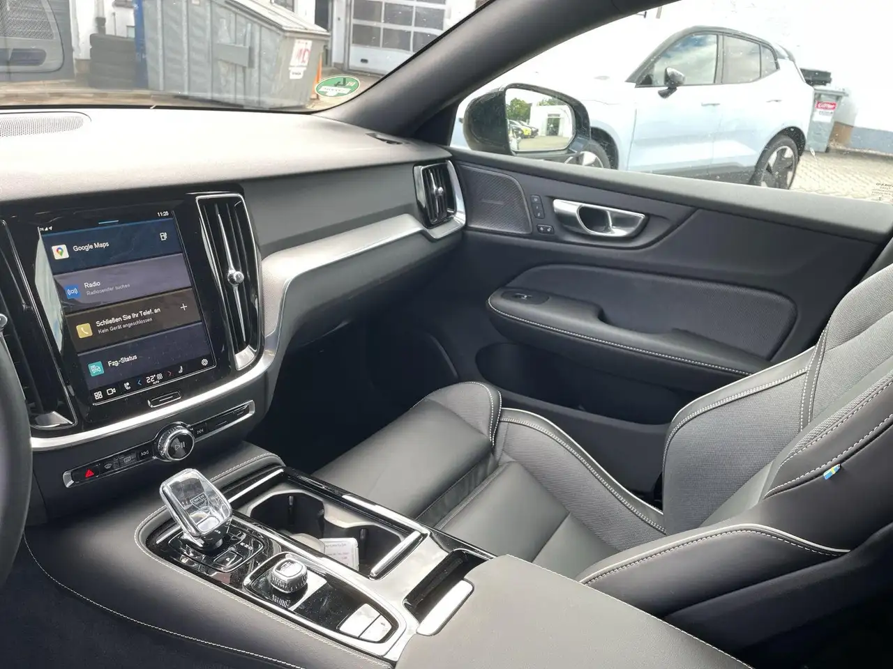 Volvo V60 T6 AWD Plus Dark 19" 360° ACC BLIS FHZ H/K — Galería del vehículo 19
