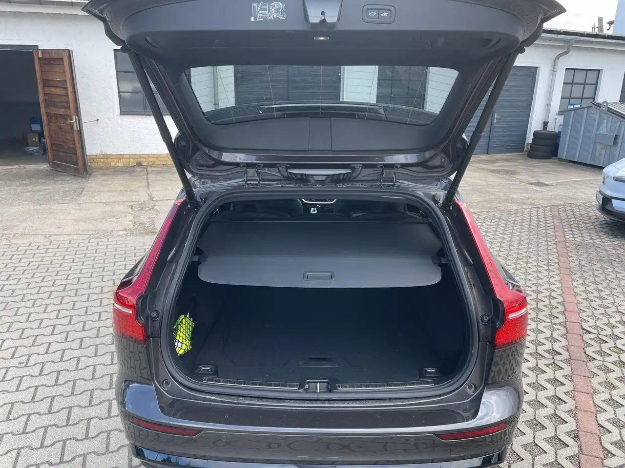 Volvo V60 T6 AWD Plus Dark 19" 360° ACC BLIS FHZ H/K — Galería del vehículo 16