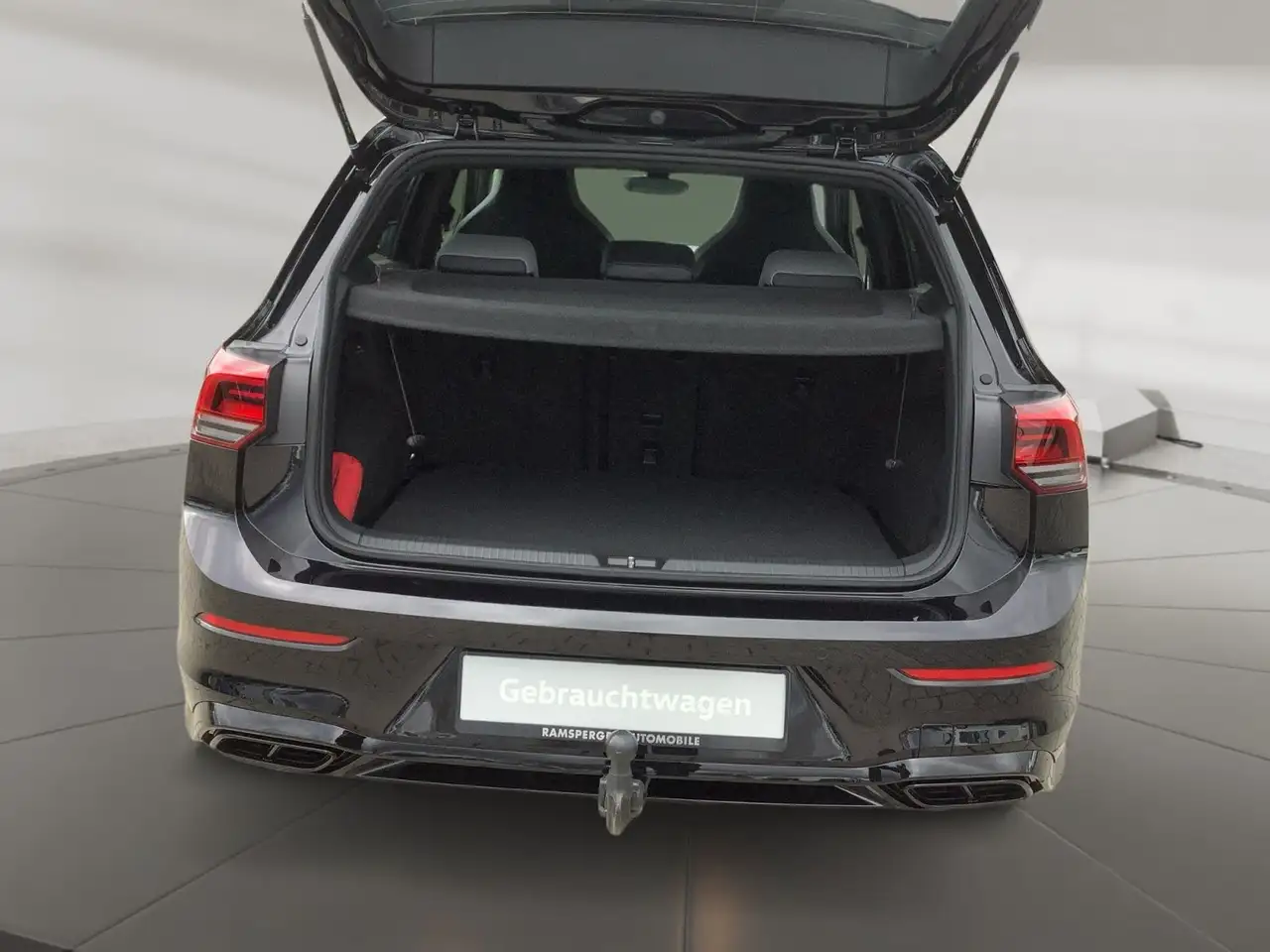 Volkswagen Golf VIII 1.5 eTSI DSG R-Line AHK ACC Standh.LE — Galerie du véhicule 16