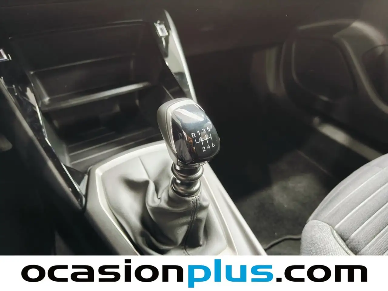 Peugeot 2008 1.2 PureTech S&S Active 100 — معرض صور السيارة 5
