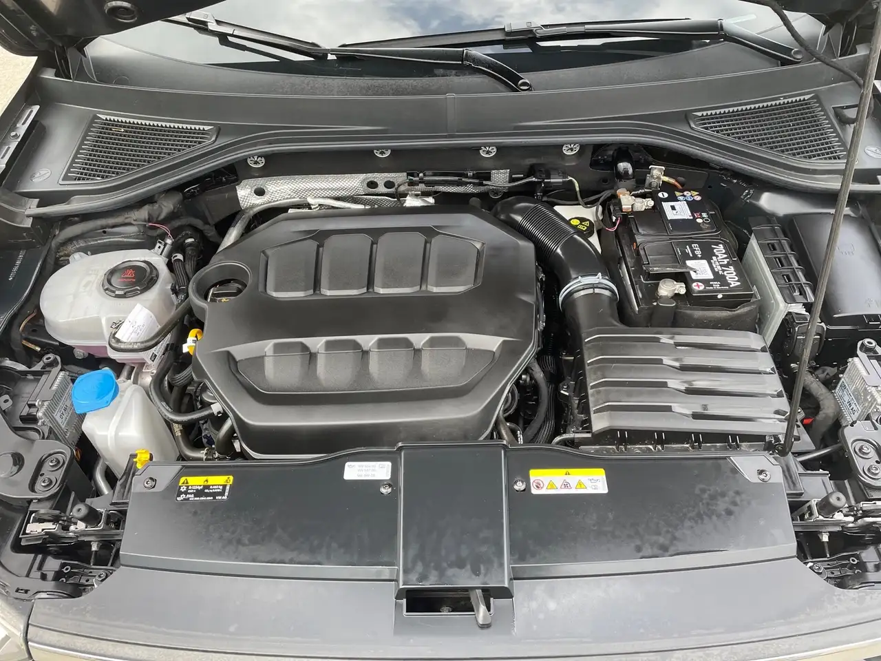 Volkswagen T-Roc 2.0 TSI 4M R *MATRIX*KAMERA*NAVI* — معرض صور السيارة 9