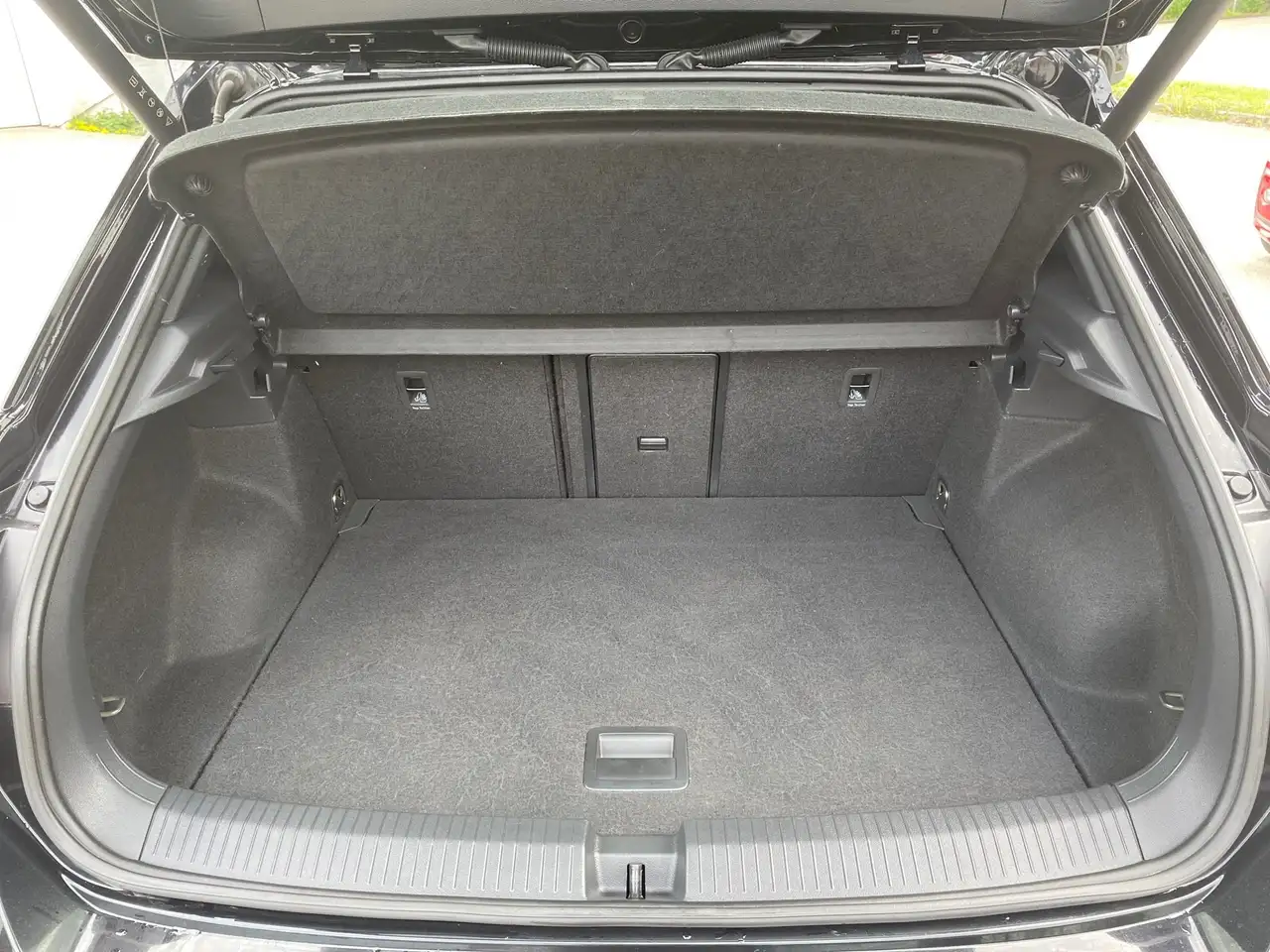 Volkswagen T-Roc 2.0 TSI 4M R *MATRIX*KAMERA*NAVI* — معرض صور السيارة 17